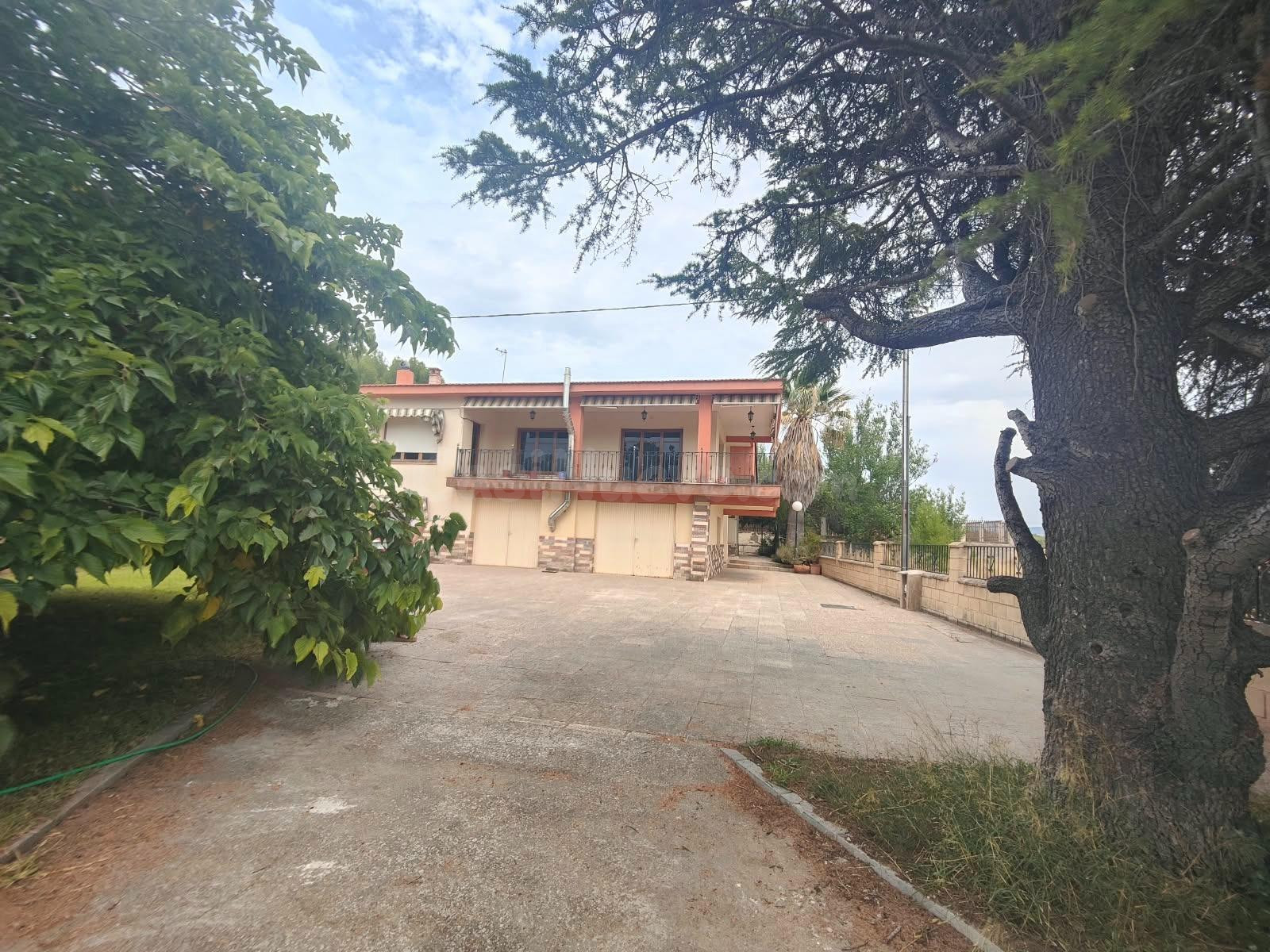 SE VENDE PRECIOSO CHALET FAMILIAR EN ONIL - ALICANTE - foto 3