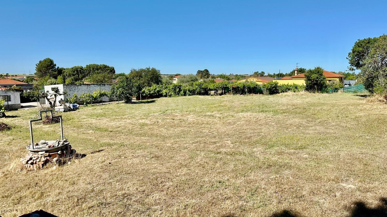 Apihouse vende  Gran parcela urbana de 2.616 m2 en Otero