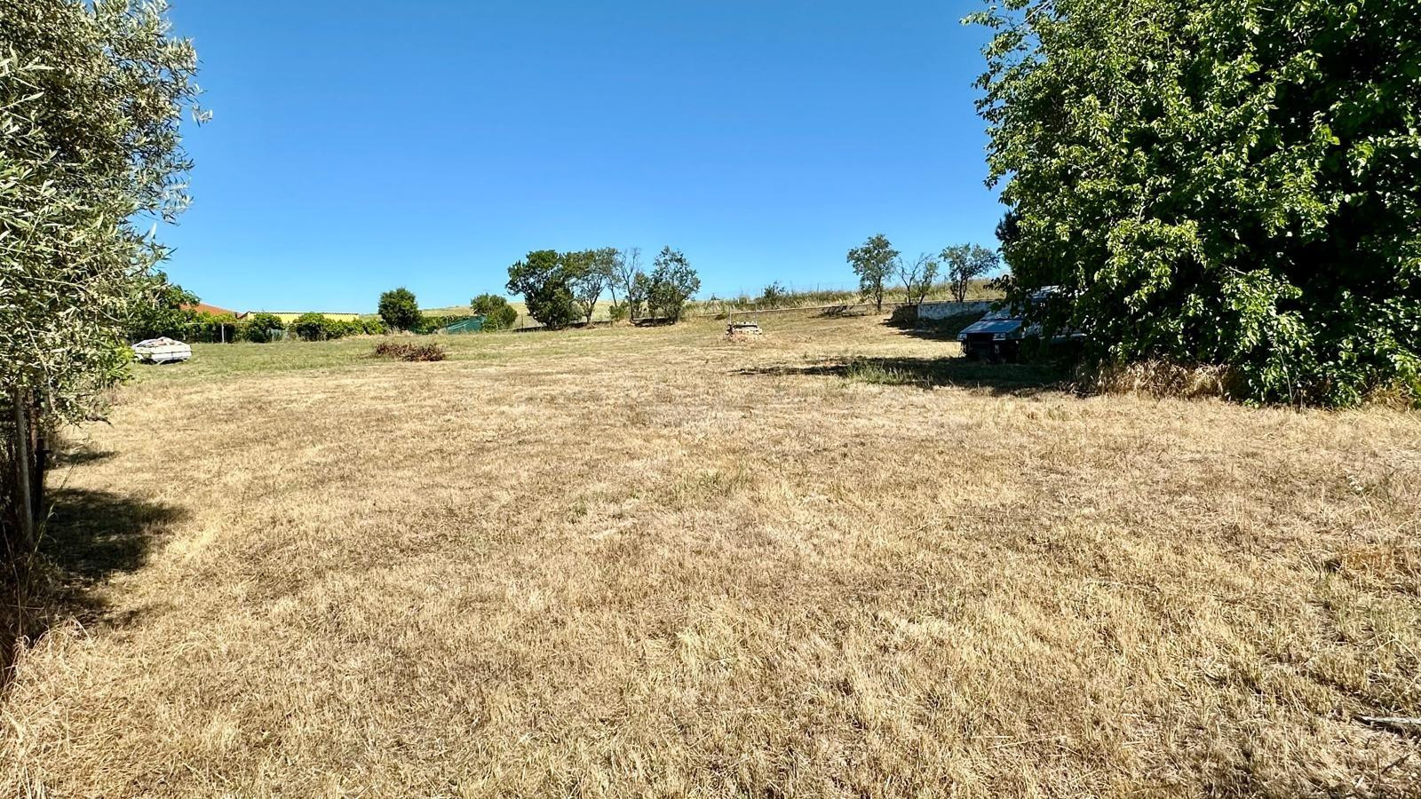 Apihouse vende  Gran parcela urbana de 2.616 m2 en Otero - foto 3