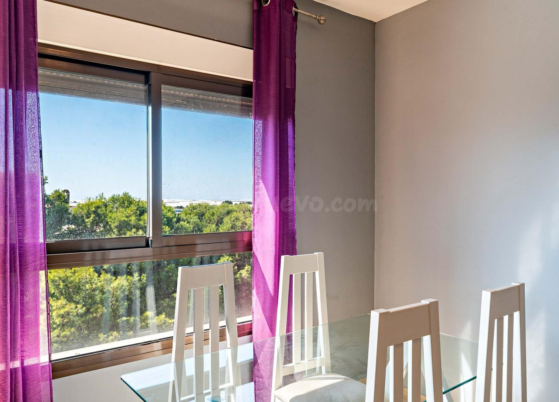 ¡PISO DE 3 DORMITORIOS TOTALMENTE AMUEBLADO CON TERRAZA Y 2  - foto 4