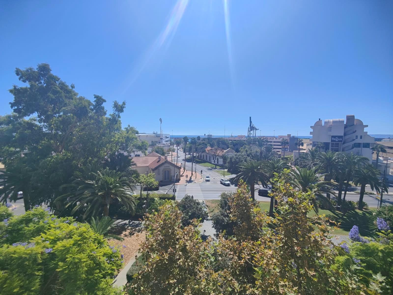 EXCLUSIVA Y AMPLIA VIVIENDA EN ALICANTE CON VISTAS AL MAR Y 
