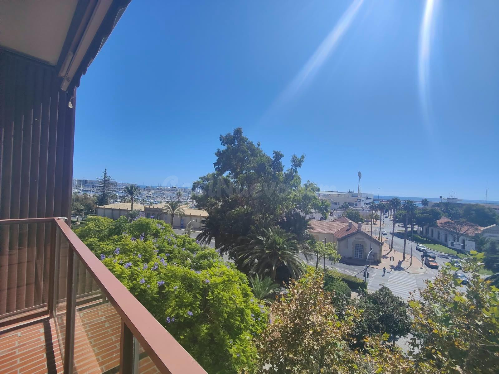 EXCLUSIVA Y AMPLIA VIVIENDA EN ALICANTE CON VISTAS AL MAR Y  - foto 3