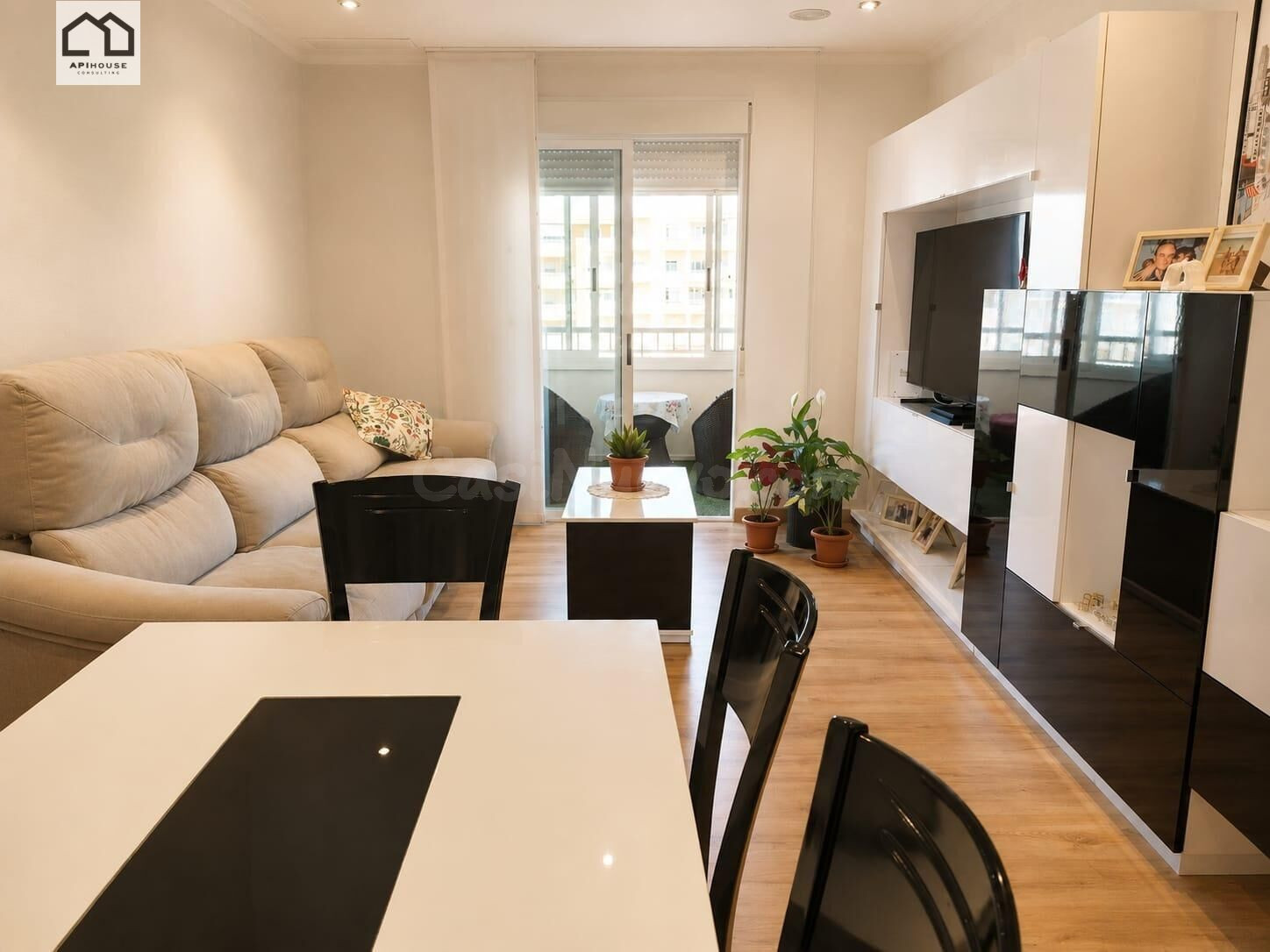APIHOUSE VENDE CON POSIBILIDAD DE VENTA A PLAZOS, ESPECTACUL - foto 2