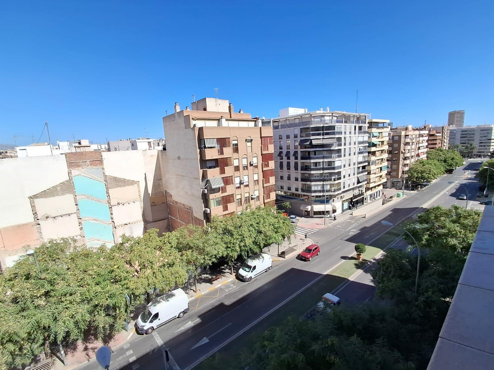 SE VENDE PRECIOSO PISO REFORMADO EN BENALÚA-ALICANTE - foto 2