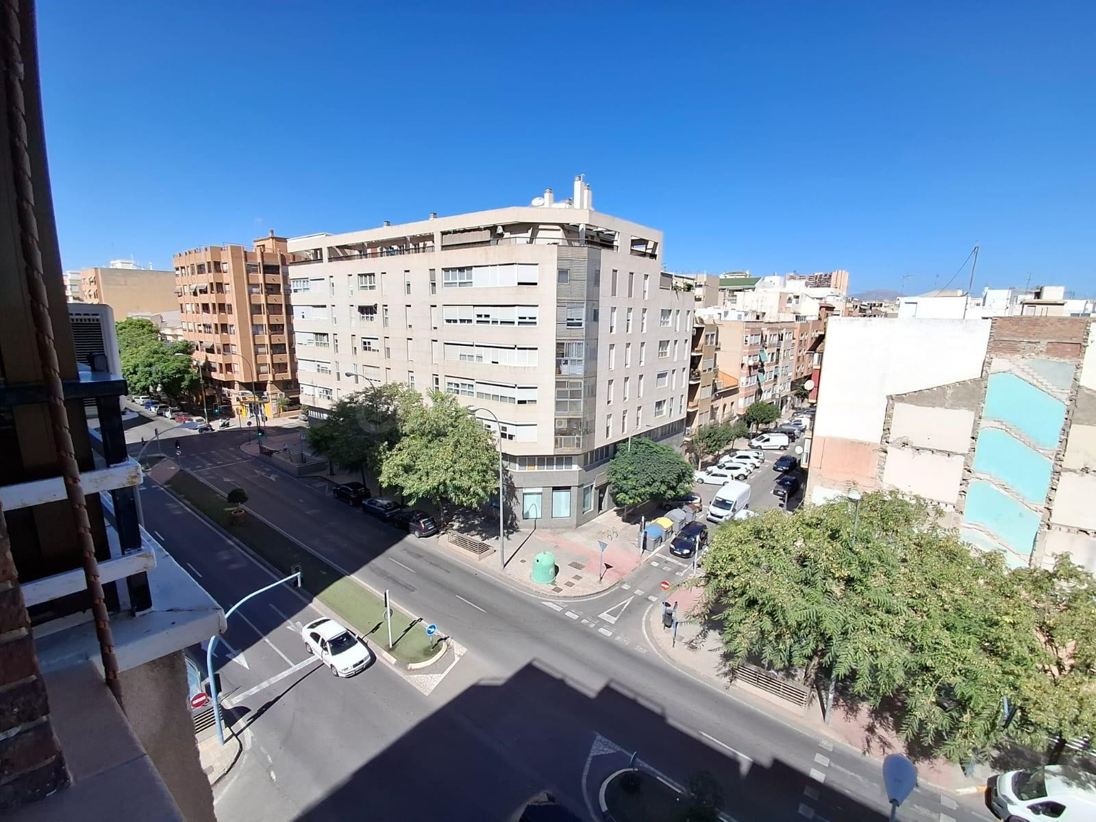 SE VENDE PRECIOSO PISO REFORMADO EN BENALÚA-ALICANTE - foto 4