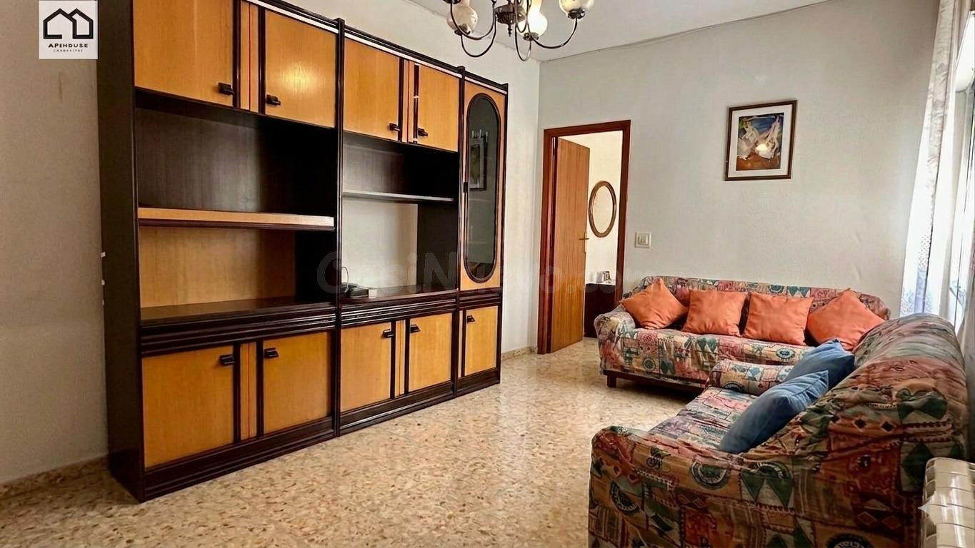 Apihouse vende Casa de Pueblo en dos plantas con patio. Prec