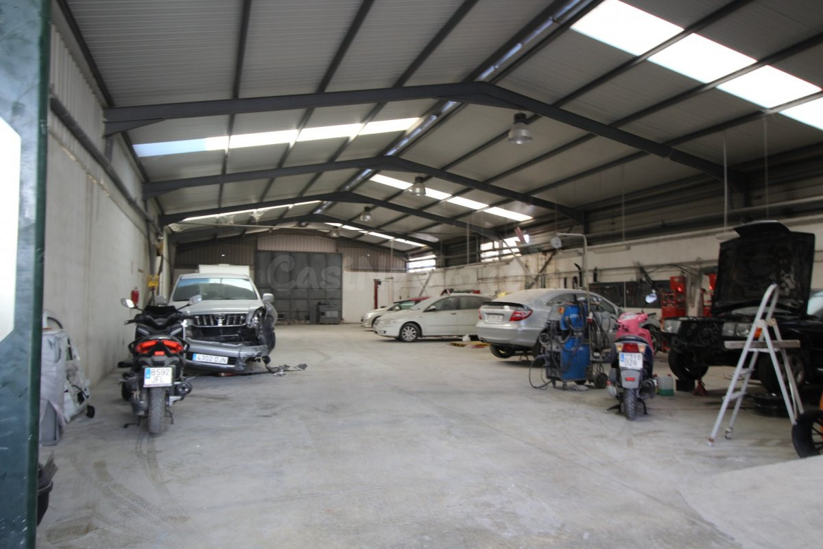 Nave industrial 900m² en venta - Llano del espartal
