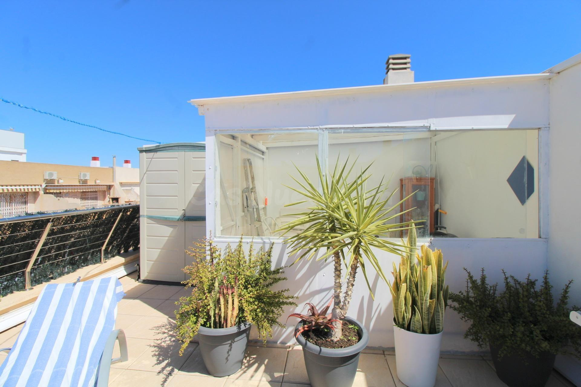 Espectacular Ático con Doble Terraza y Garaje en Torrevieja - foto 3