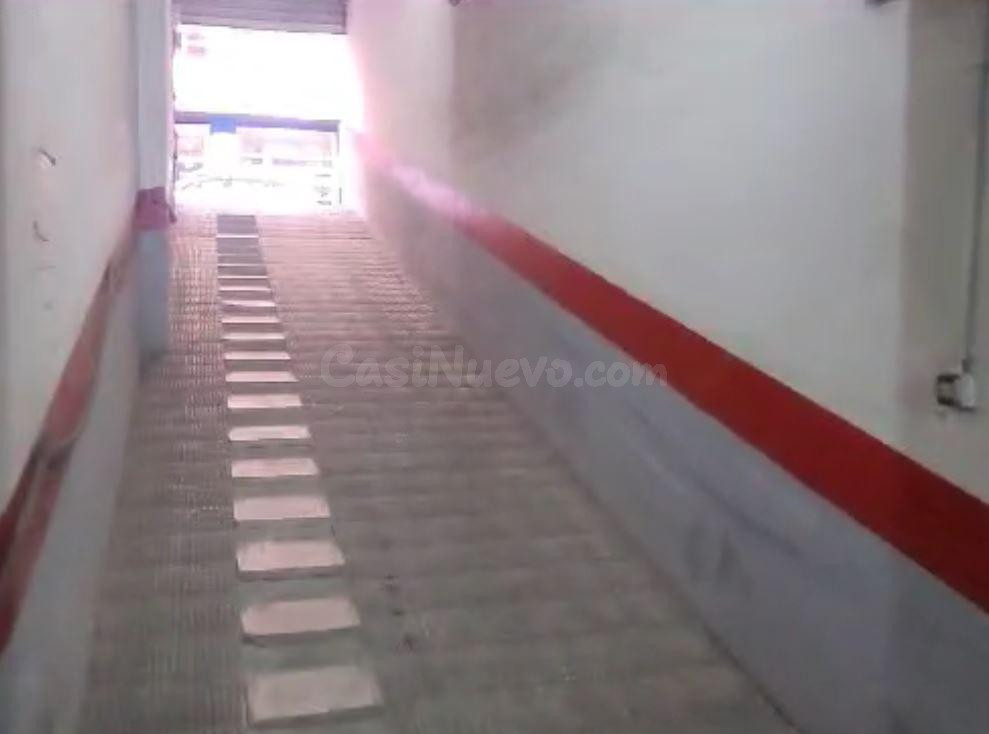 Plaza de garaje para coche pequeño o 2 motos. - foto 2