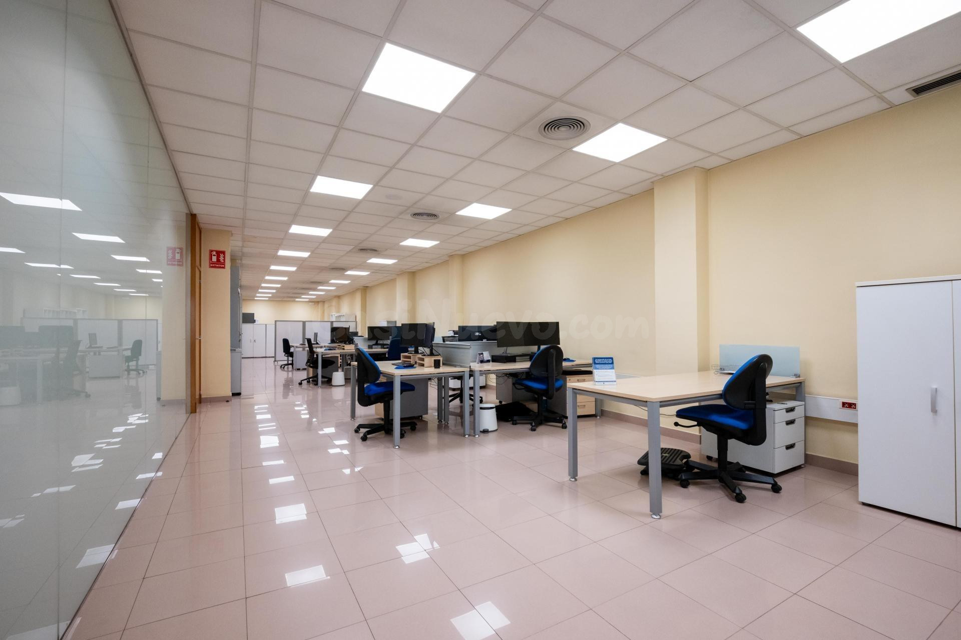 GRAN LOCAL COMERCIAL CERCA DE LA ESTACIÓN DEL TREN - MATARO 