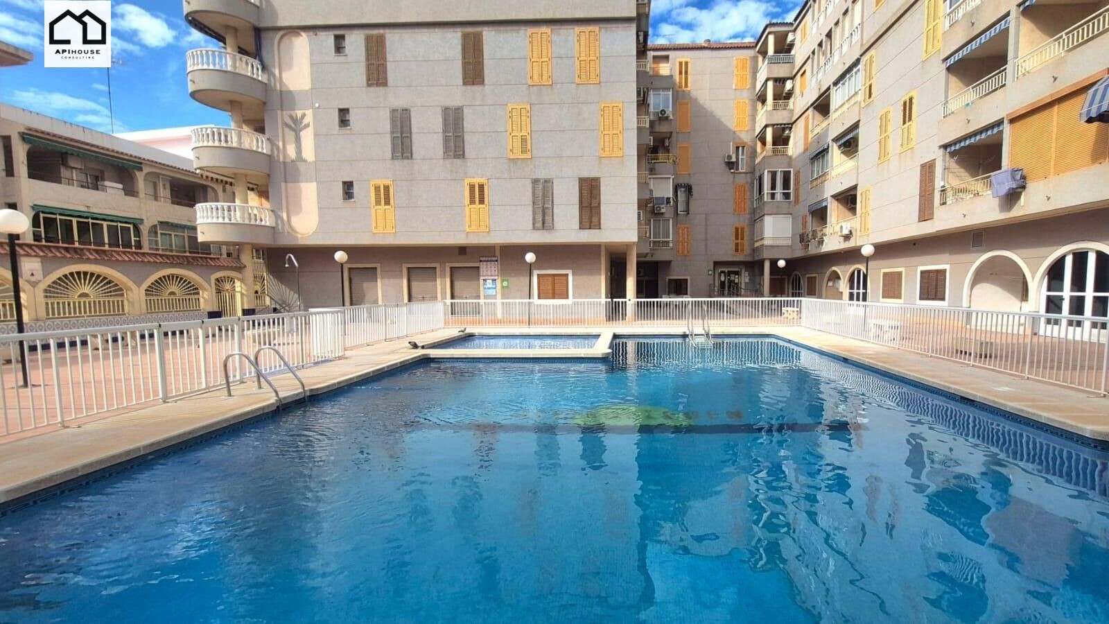 Piso Reformado en Torrevieja - Zona Acequion por €156,000 - foto 2