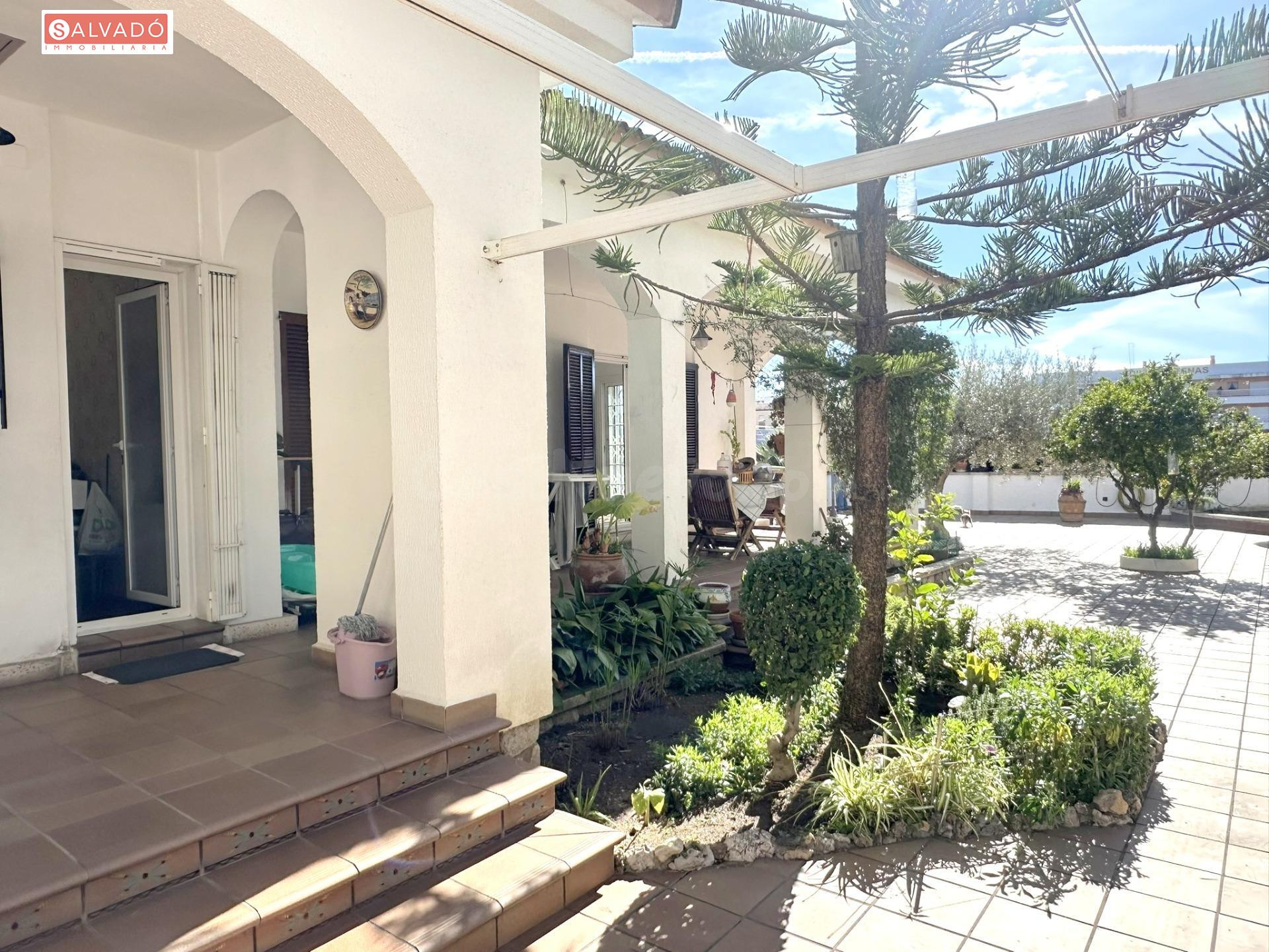 ¡CASA UNIFAMILIAR EN UNA SOLA PLANTA, MUY SOLEADA Y A 300M D - foto 2
