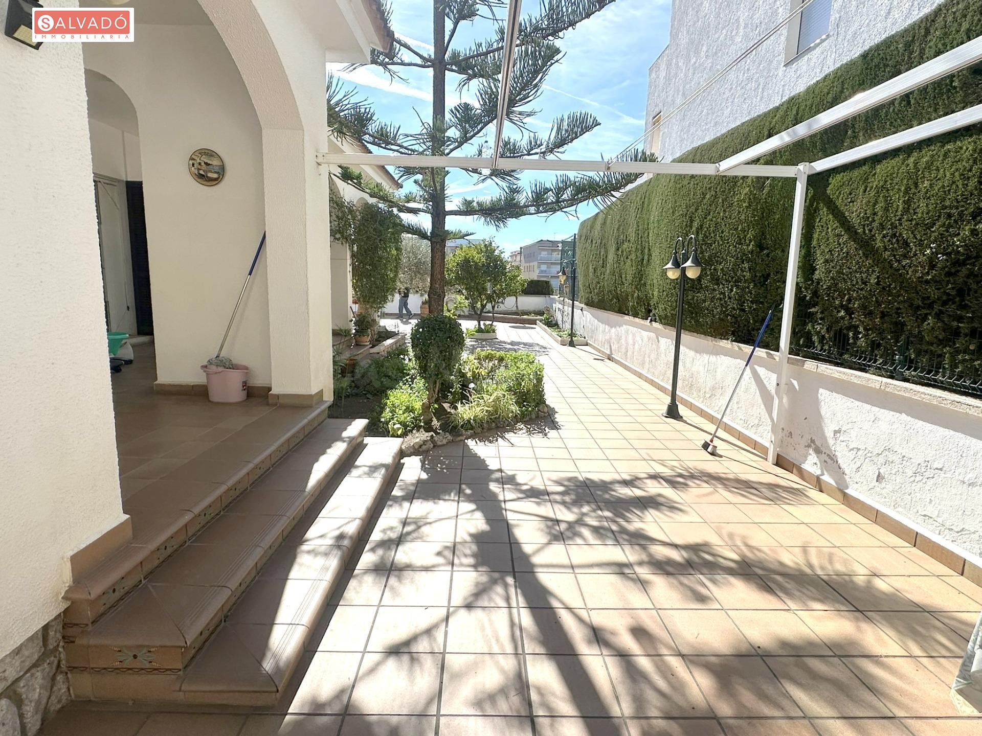 ¡CASA UNIFAMILIAR EN UNA SOLA PLANTA, MUY SOLEADA Y A 300M D - foto 4