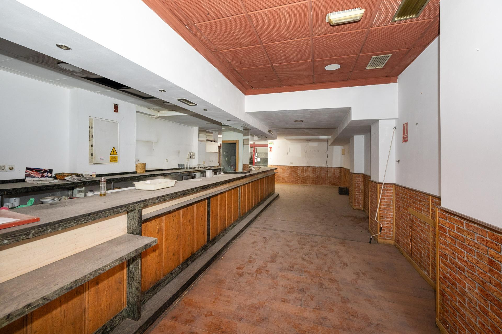 SE VENDE LOCAL COMERCIAL FRENTE estación DE AUTOBUSES - foto 4