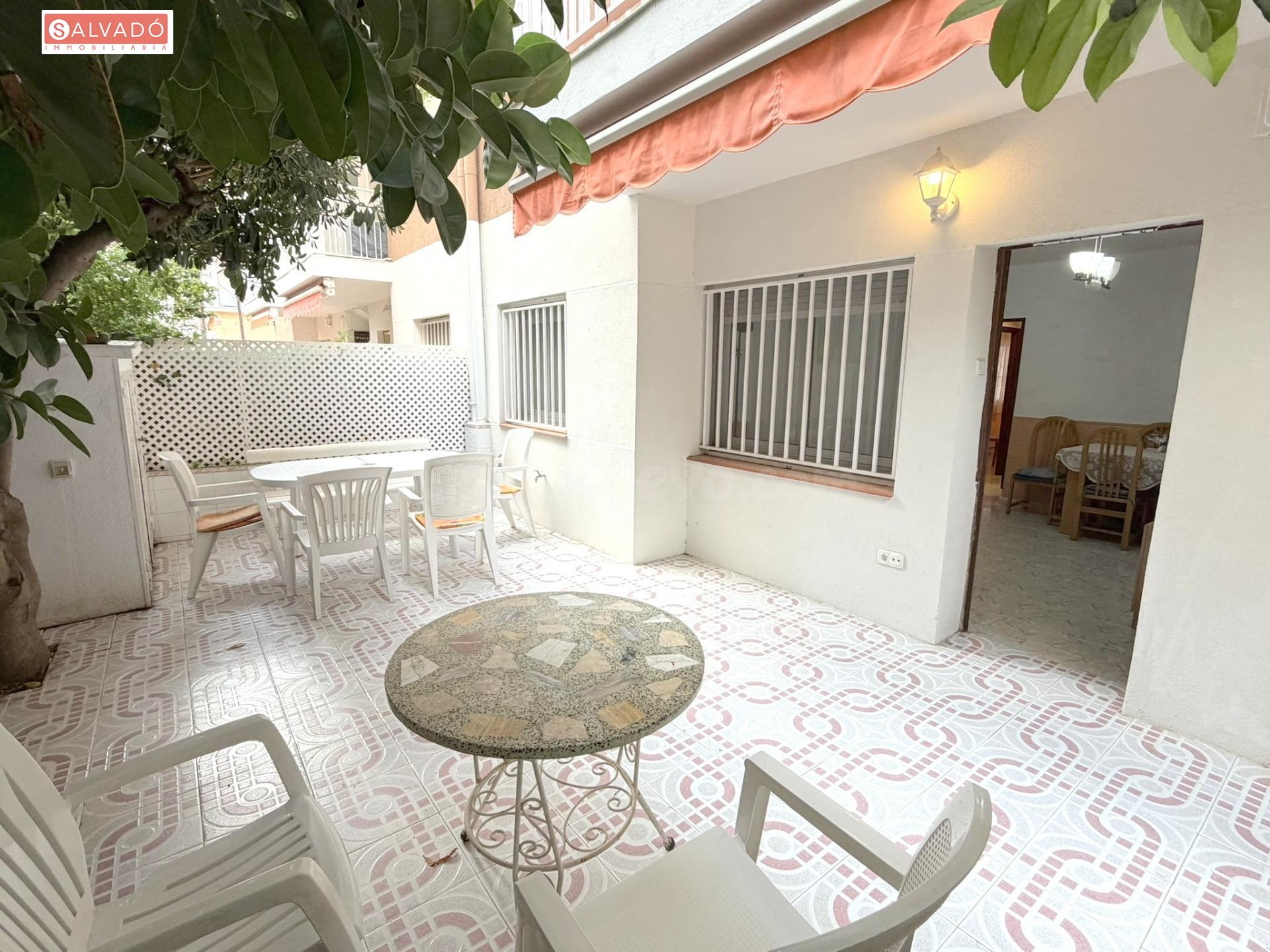 ¡PLANTA BAJA CON GRAN TERRAZA A 130 M DEL PASEO MARÍTIMO!