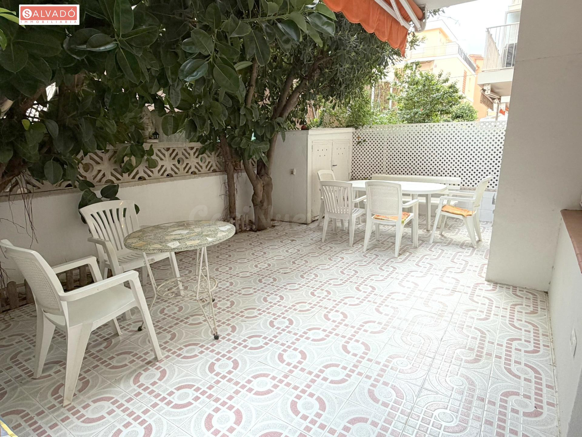 ¡PLANTA BAJA CON GRAN TERRAZA A 130 M DEL PASEO MARÍTIMO! - foto 3
