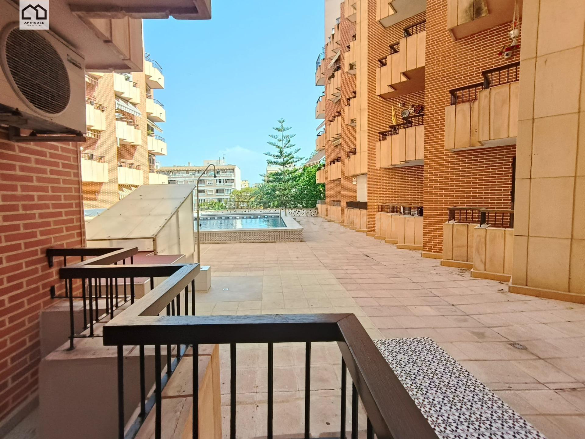 APIHOUSE VENDE ESPECTACULAR PISO EN TOREEVIEJA, PRECIO 215.0 - foto 2