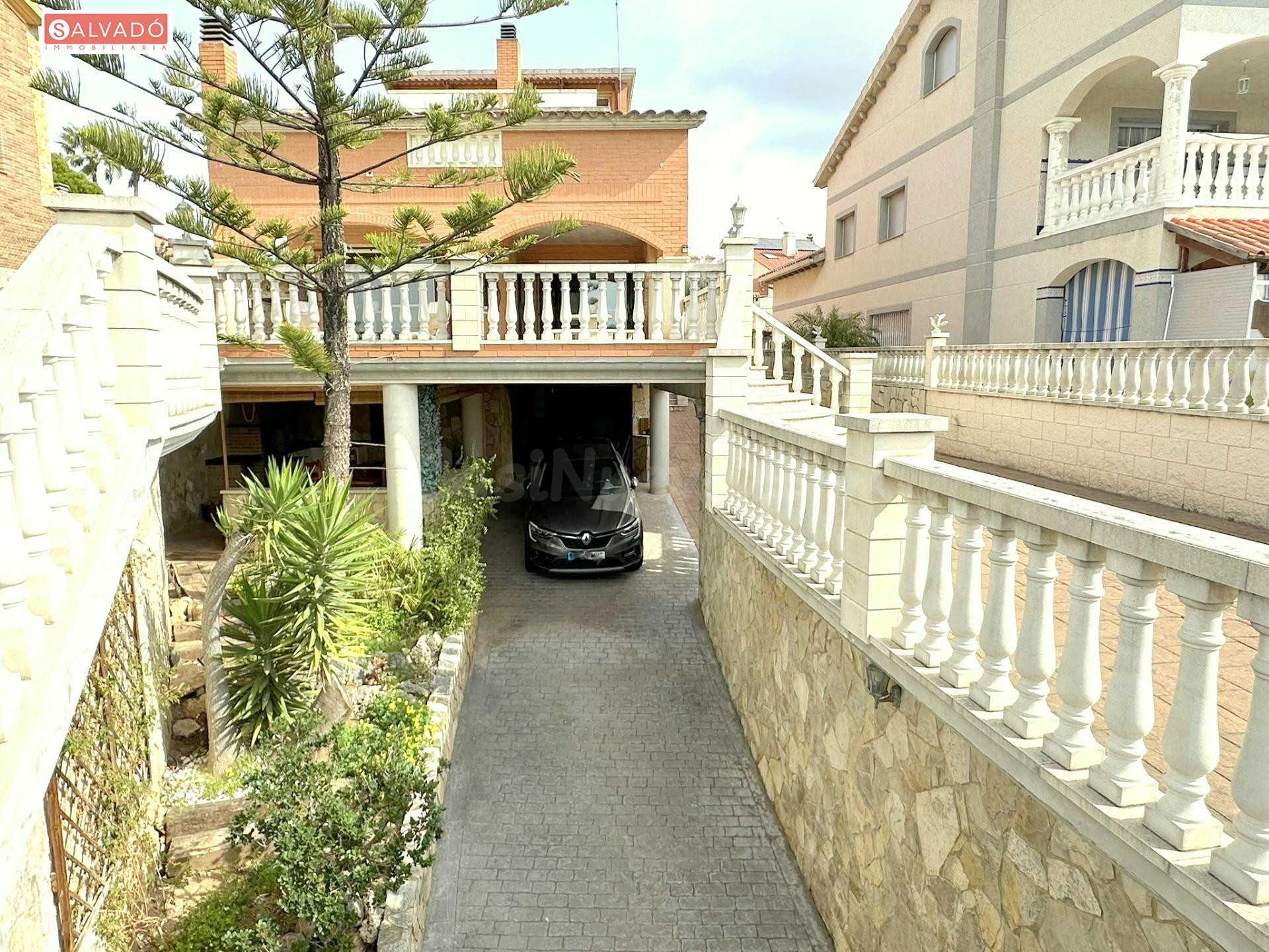 ¡AMPLITUD, LUZ Y VISTAS AL MAR EN UN ESPECTACULAR CHALET EN  - foto 2