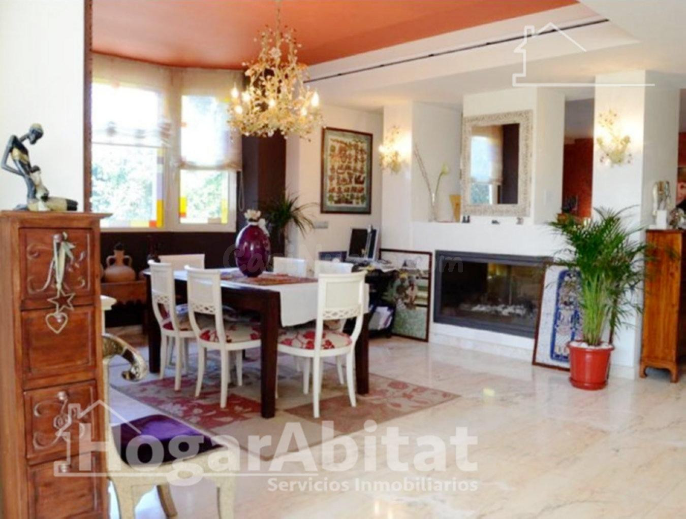 PRECIOSO CHALET REFORMADO CON TERRAZA, GARAJE Y JARDÍN - foto 3