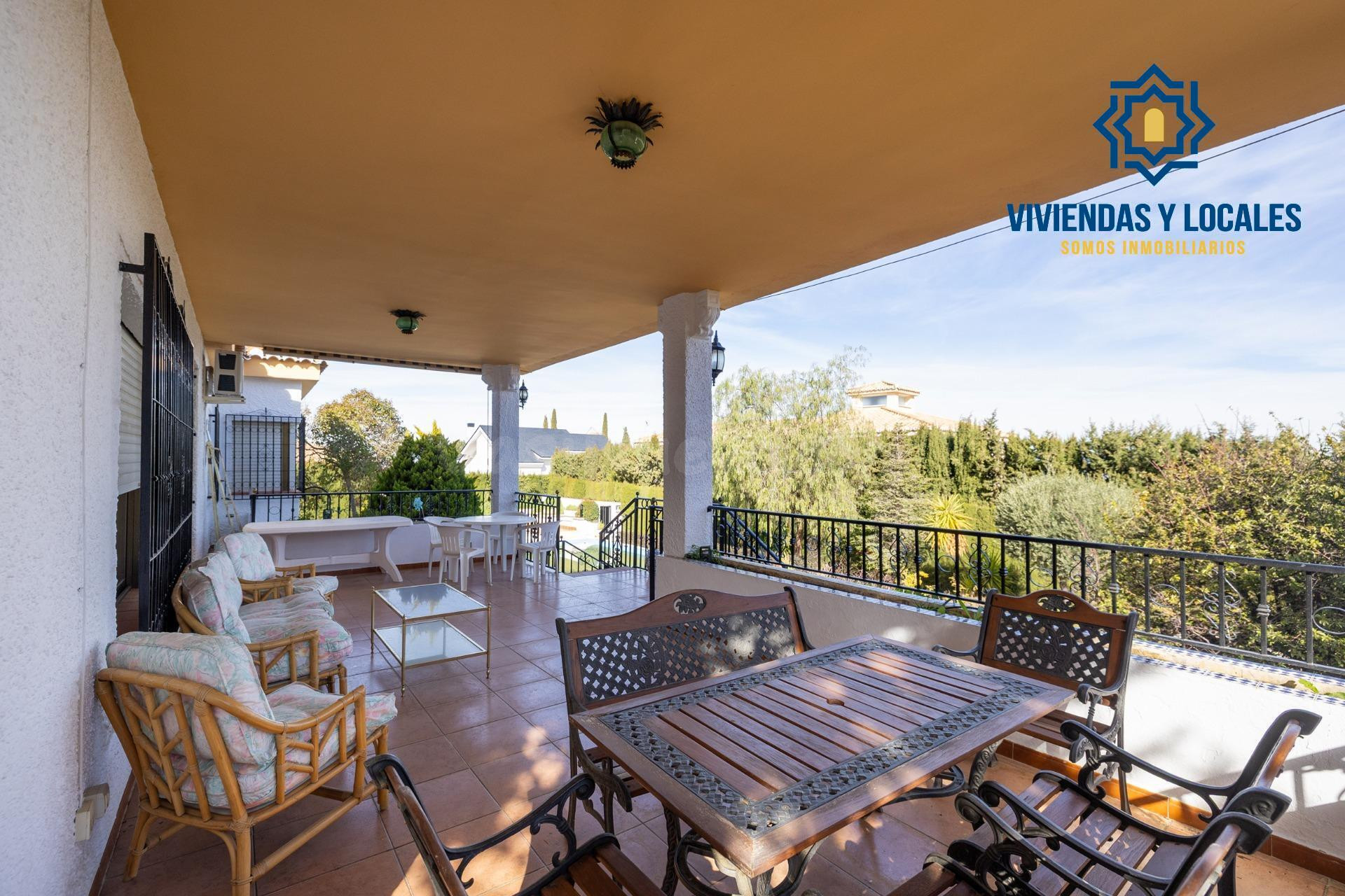 Estupendo chalet en urbanización Los Alixares de Otura - foto 2