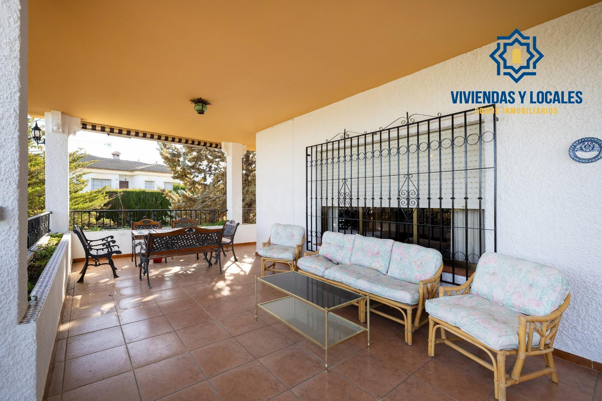 Estupendo chalet en urbanización Los Alixares de Otura - foto 3