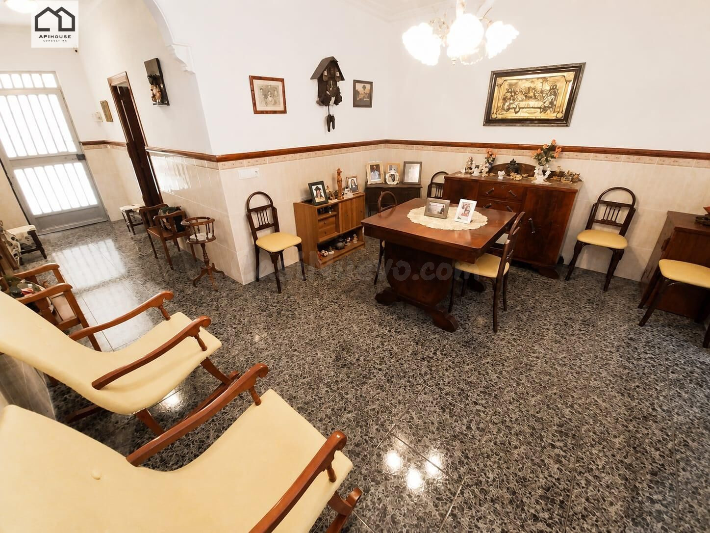 Dos viviendas con patio, cochera y más de 500 m2 en Benejúza