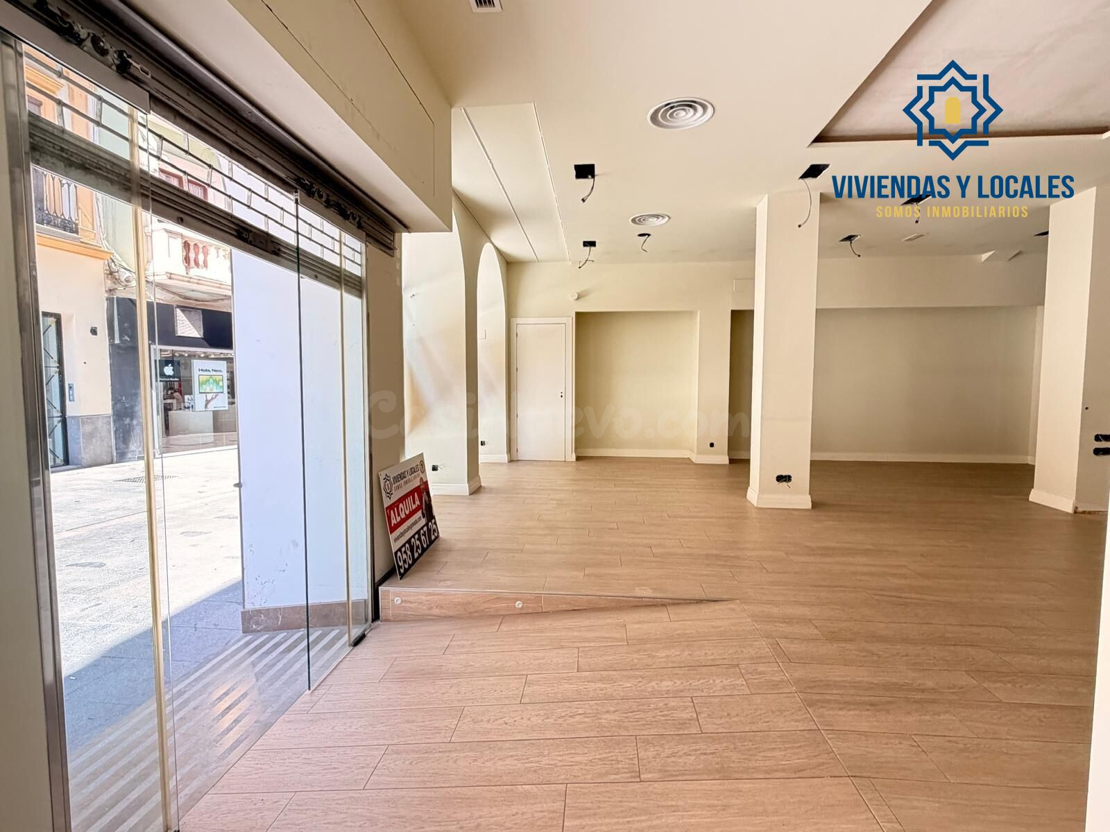 Espectacular local en primera línea comercial de Granada. Ca - foto 5