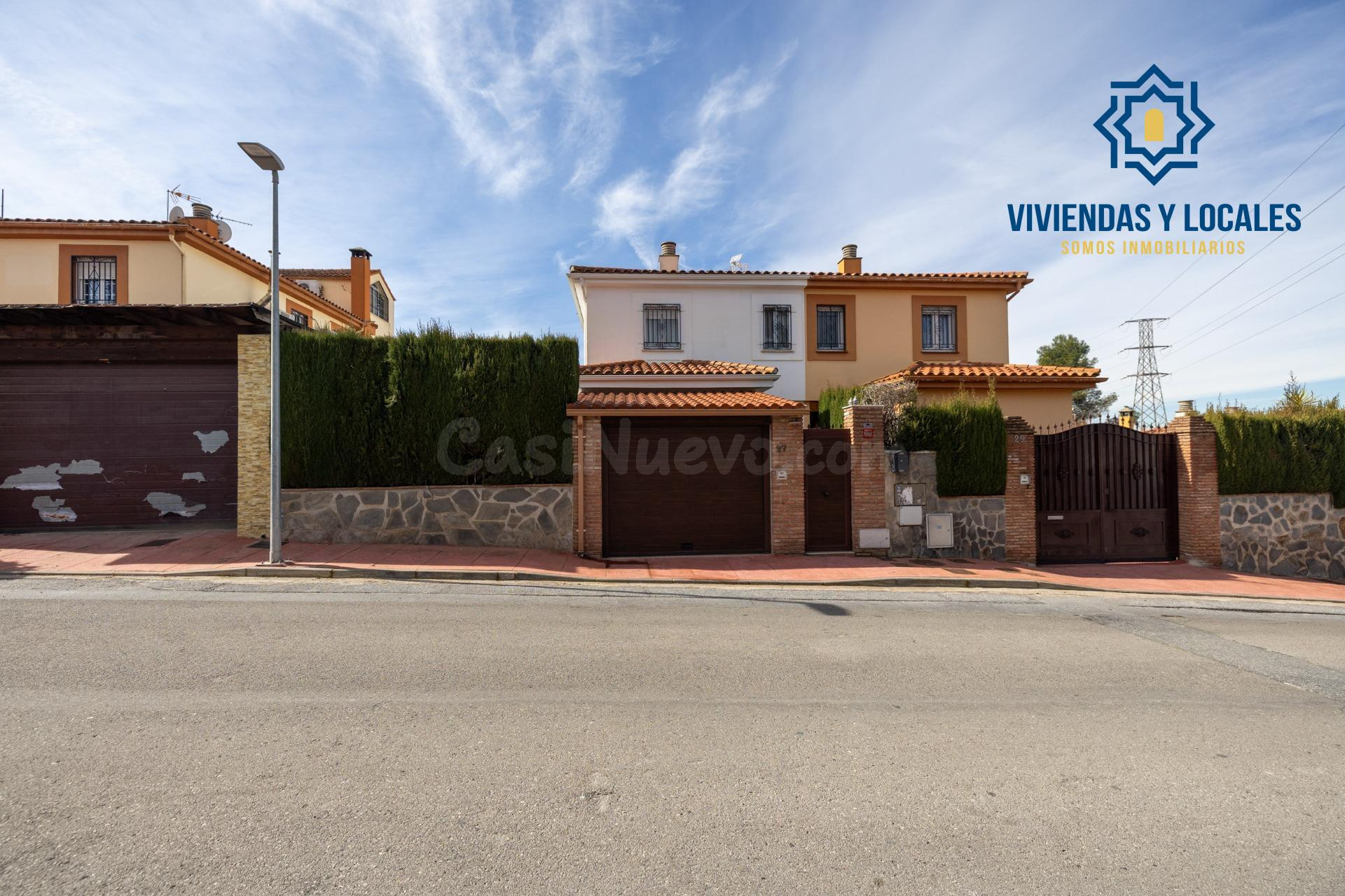 ✨ ¡Tu nuevo hogar con piscina a solo 15 minutos de Granada!