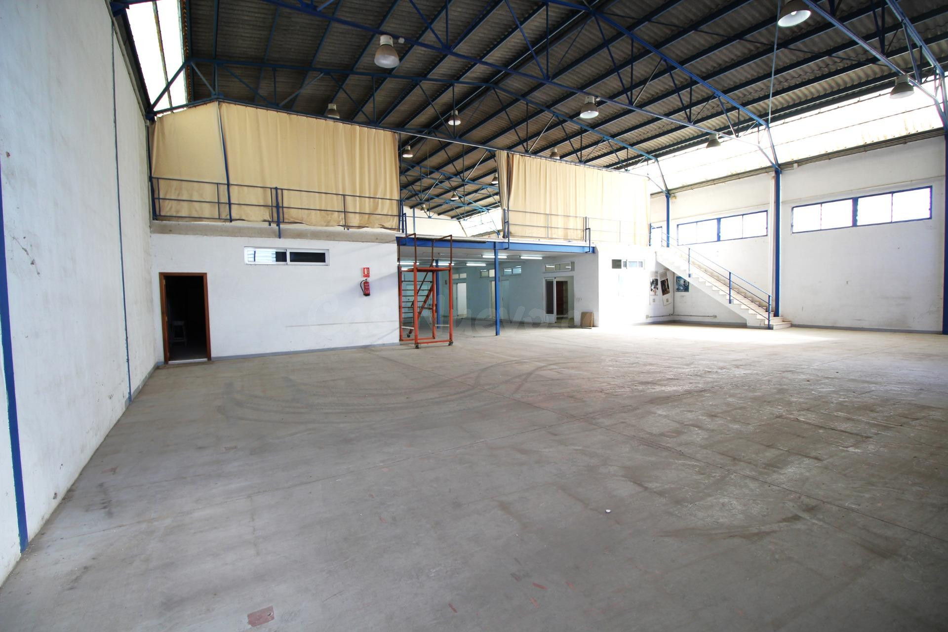 Oportunidad única en el Polígono Pla de la Vallonga Alquiler - foto 3