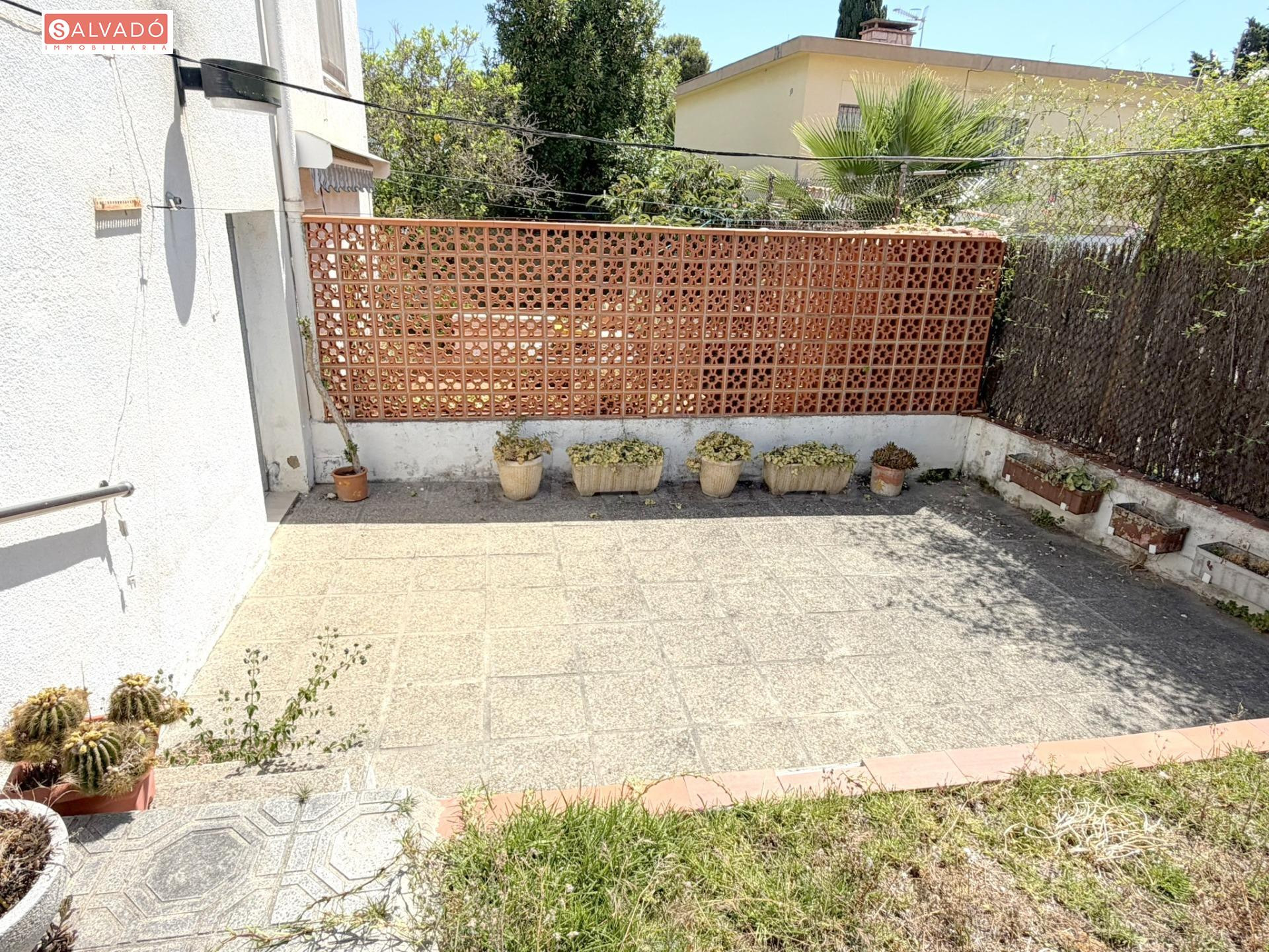 ¡AMPLIA PLANTA BAJA CON GRAN TERRAZA, GARAJE PRIVADO Y MÚLTI - foto 2