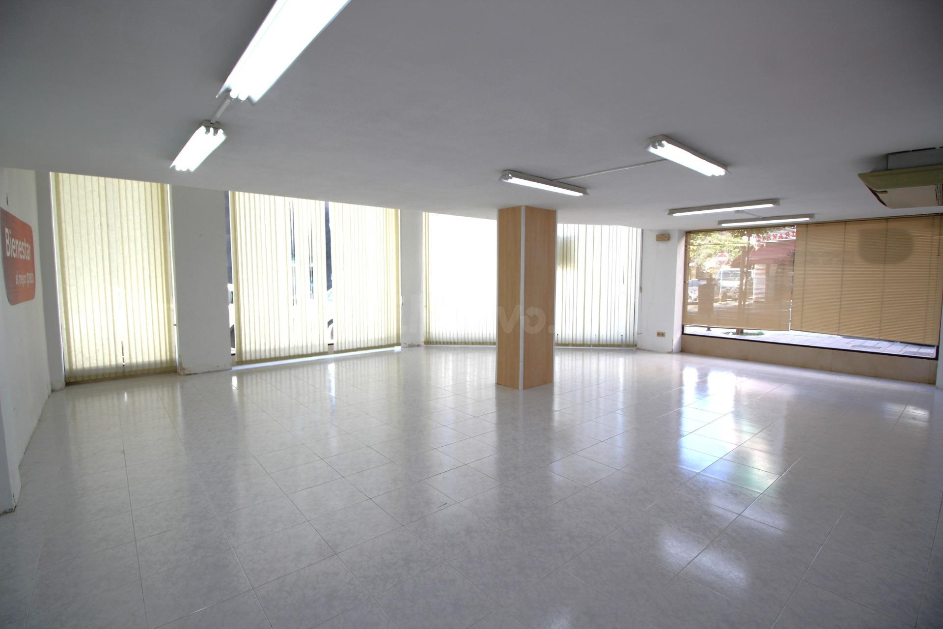 Amplio Local Comercial en Benalúa, Alicante - Gran Oportunid - foto 2