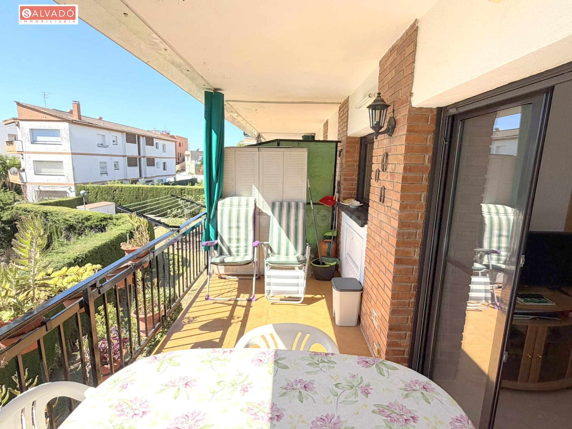 ¡LUMINOSO PISO DE 2 DORMITORIOS CON BALCÓN Y VISTAS DESPEJAD - foto 2