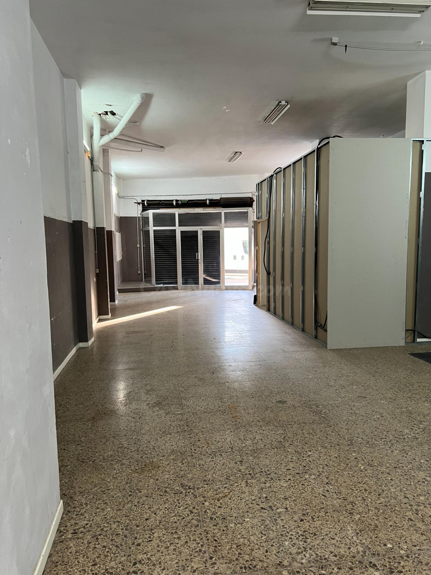 MAGNÍFICO LOCAL JUNTO AL AYUNTAMIENTO EN BARBERA DEL VALLÉS