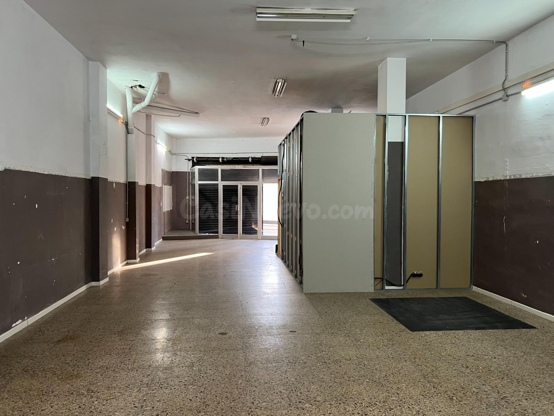 MAGNÍFICO LOCAL JUNTO AL AYUNTAMIENTO EN BARBERA DEL VALLÉS - foto 2