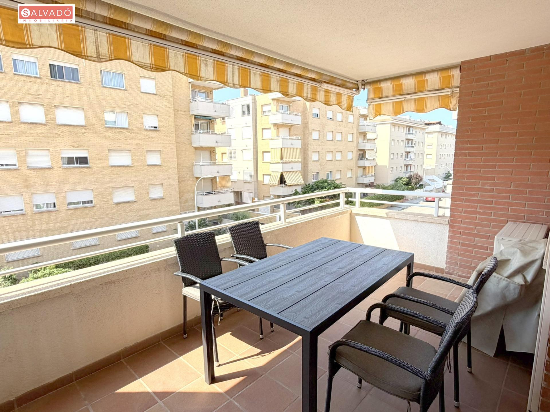 ¡EXCLUSIVO PISO A 130 METROS DEL MAR CON PISCINA, PARKING Y 