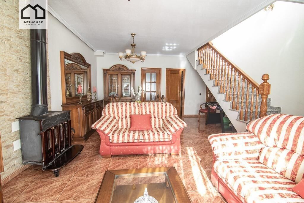 CHALET PAREADO TOTALMENTE REFORMADO EN LA MURADA, PRECIO 181