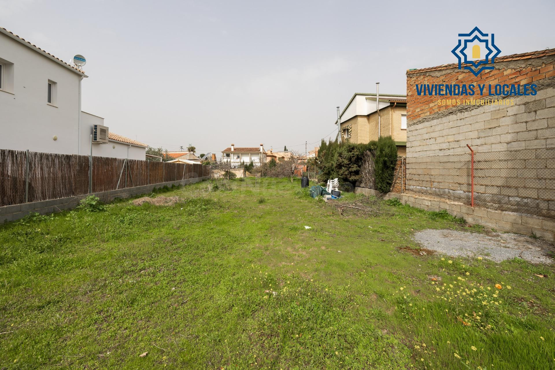 Solar urbano para construir tu chalet en la entrada de Cájar