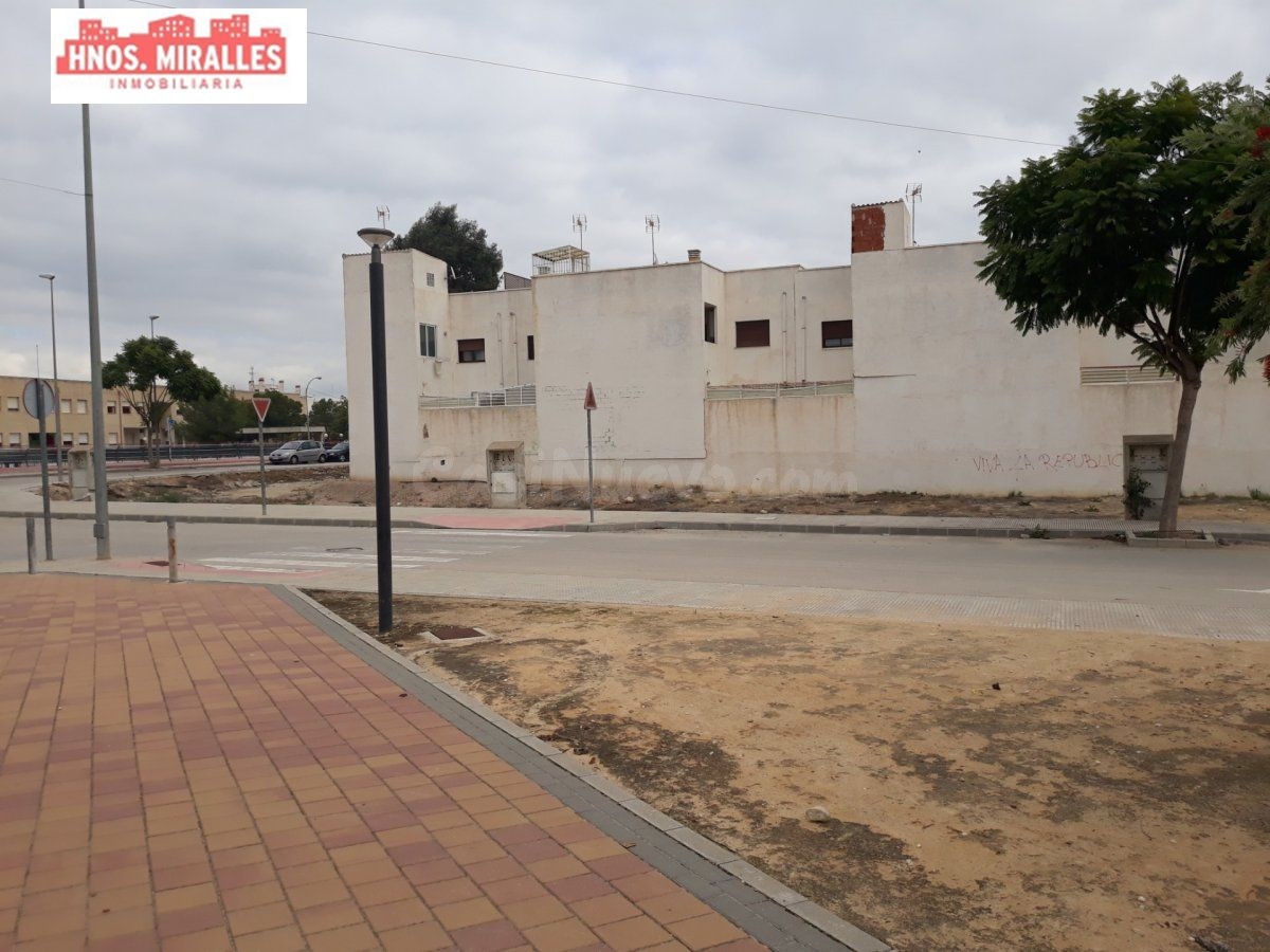 VENDO SOLAR EN DOLORES PARA HACER 13 ADOSADOS CON PISCINA