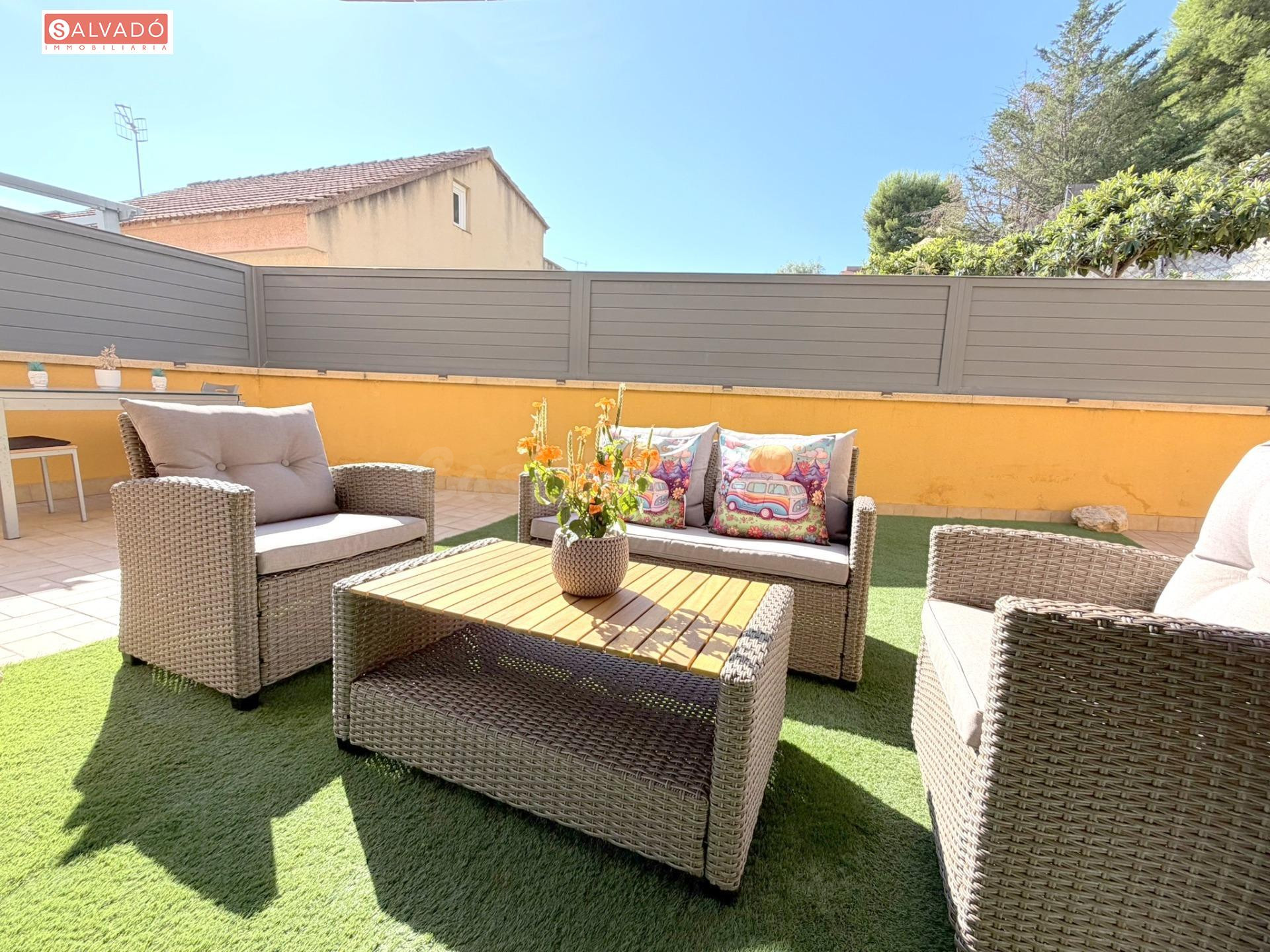 ¡PLANTA BAJA SEMINUEVA CON GRAN TERRAZA, PISCINA COMUNITARIA - foto 3