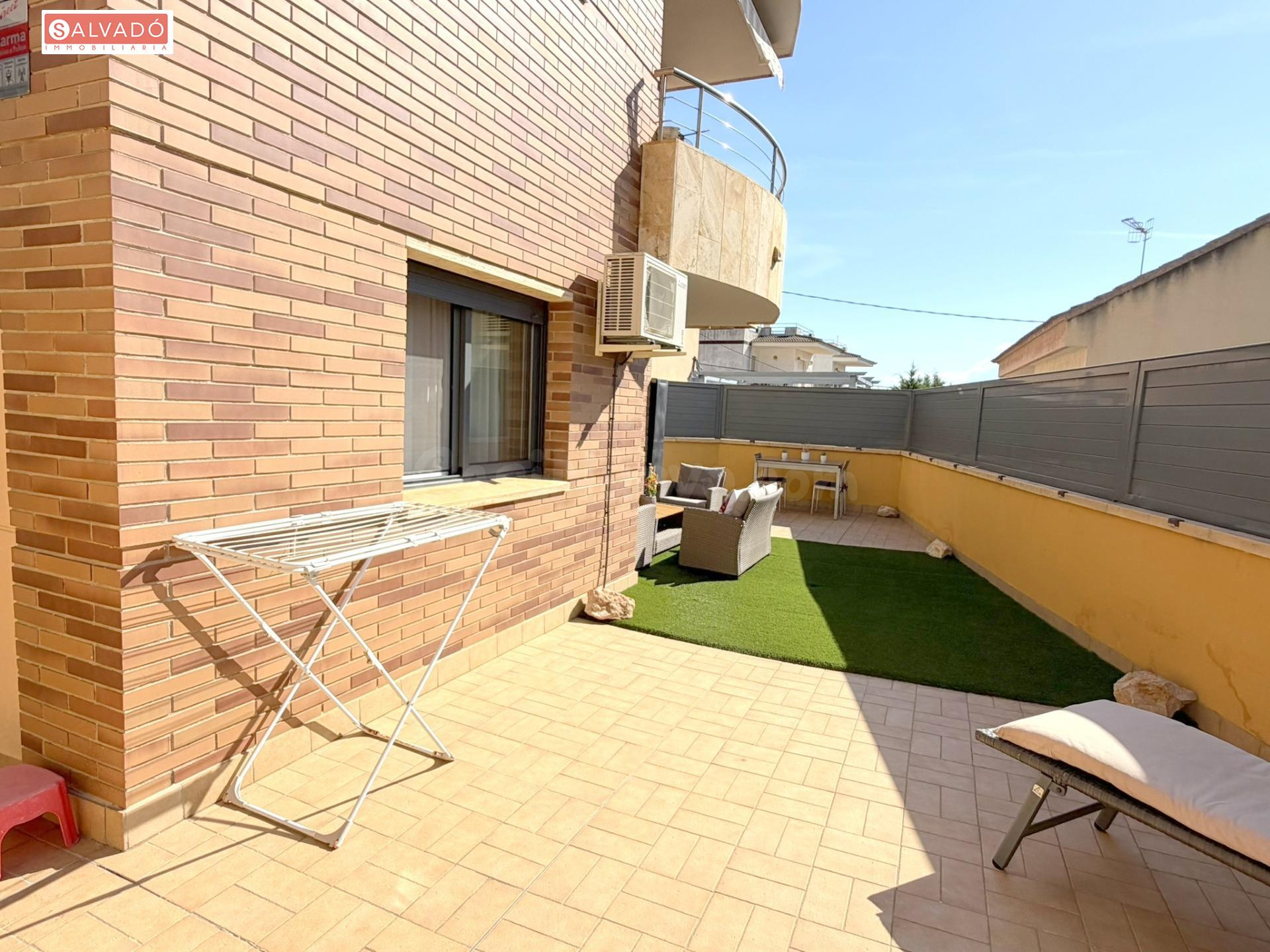 ¡PLANTA BAJA SEMINUEVA CON GRAN TERRAZA, PISCINA COMUNITARIA - foto 4