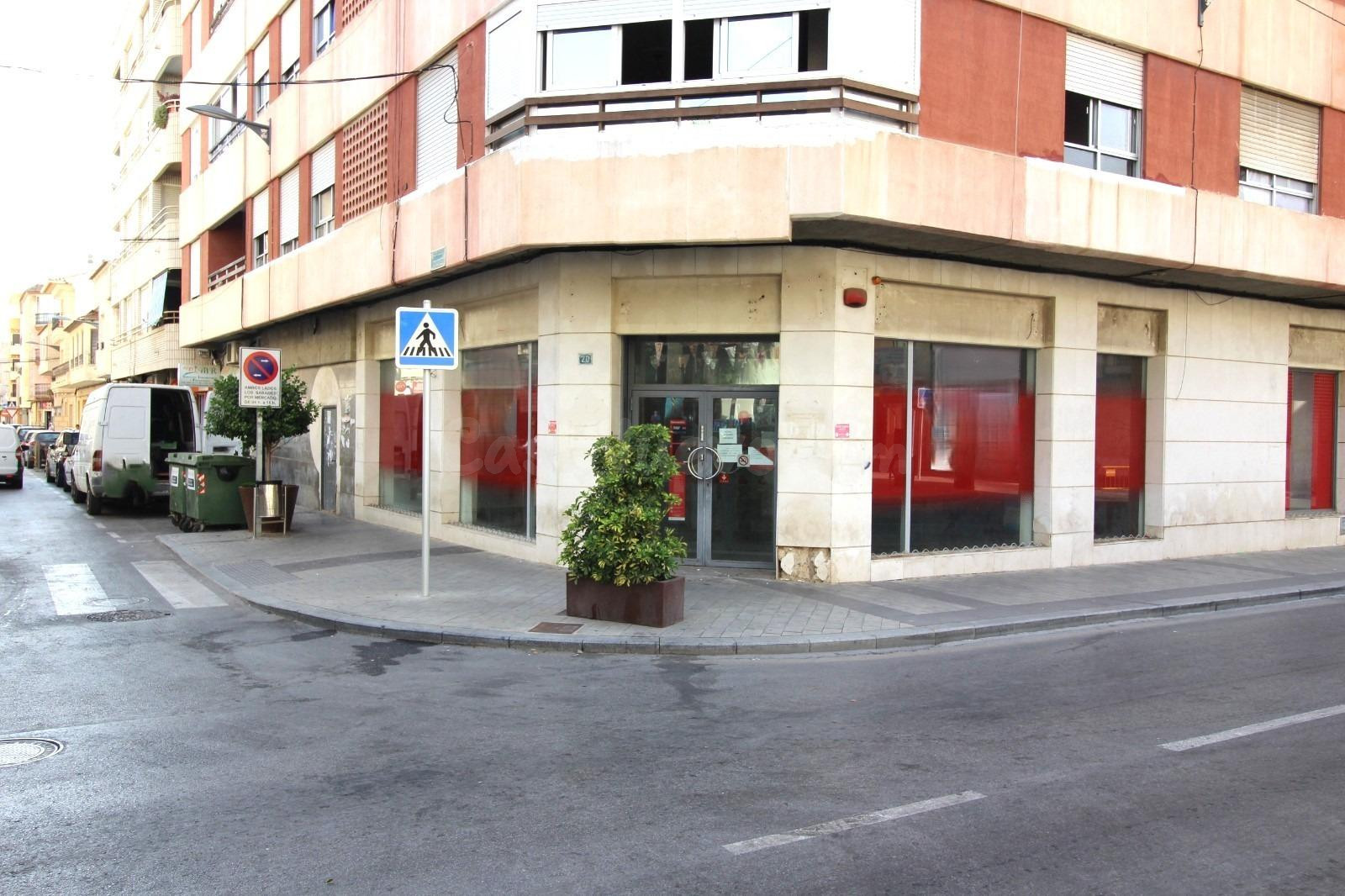 Amplio Local Comercial en Almoradí, Alicante - ¡Impulsa tu N