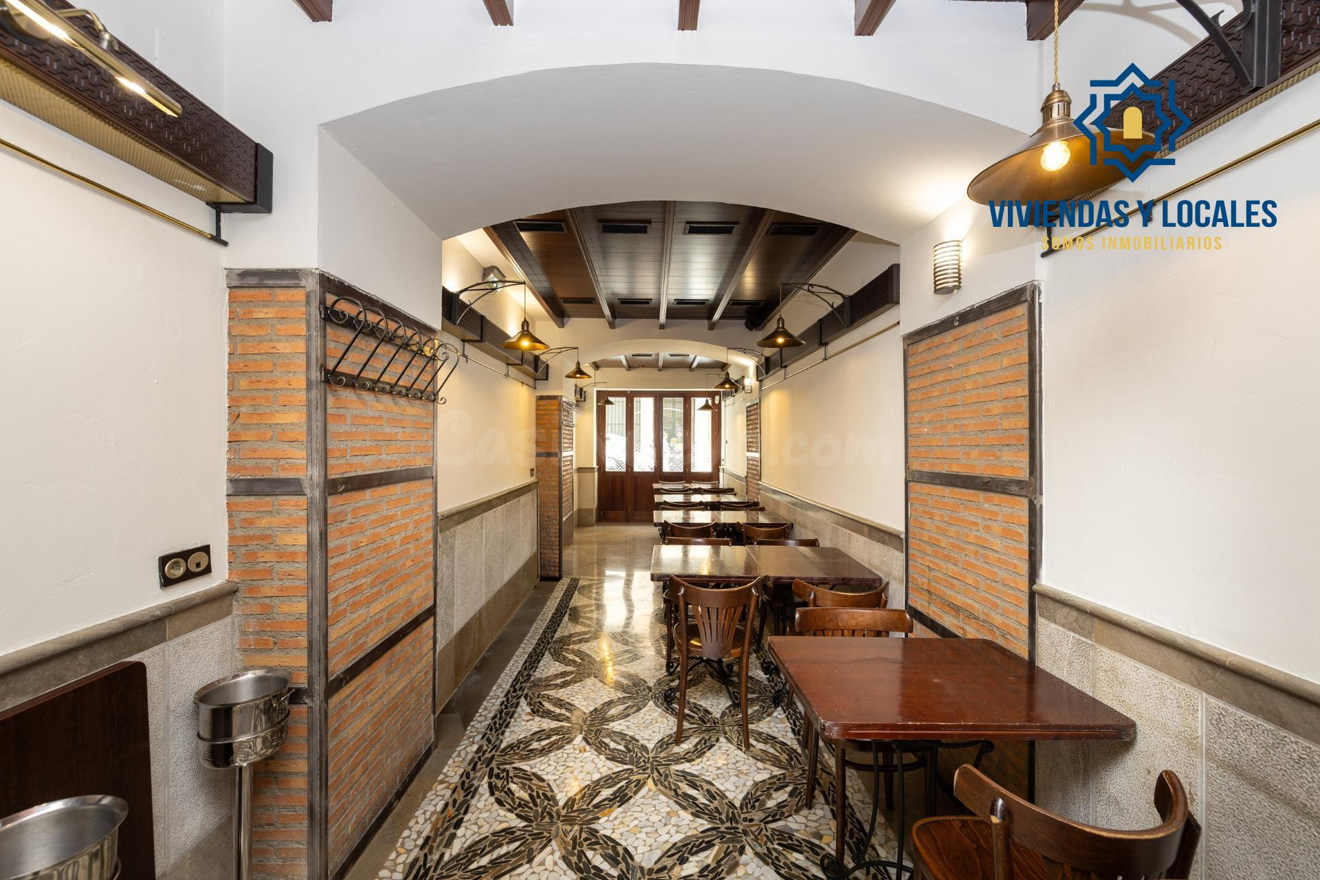 Oportunidad. Local con licencia de Bar-Restaurante en zona d - foto 2