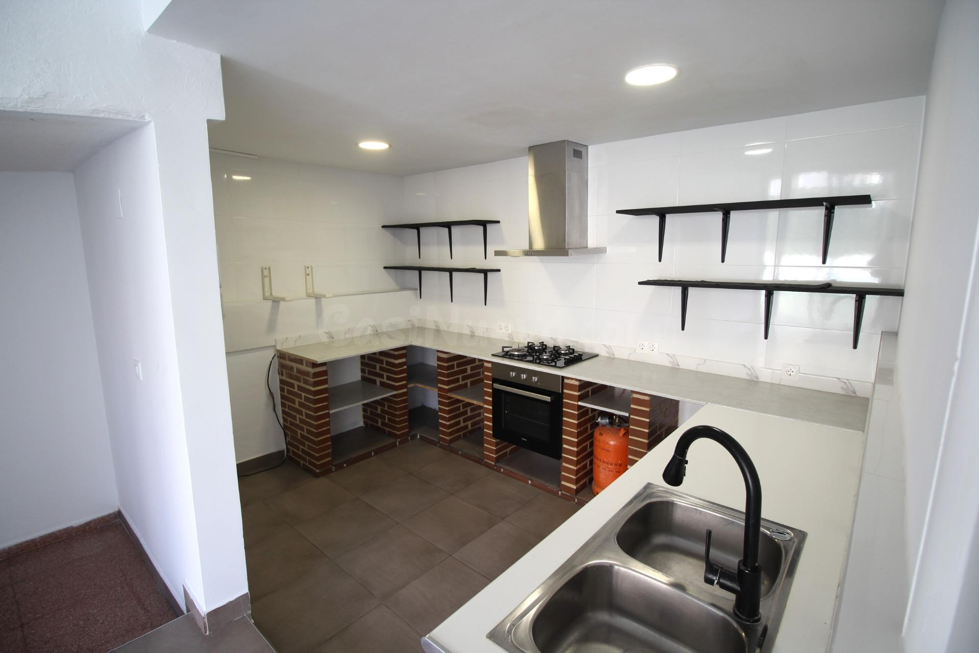 Casa en Venta en Alicante: Amplios Espacios y Comodidad - foto 5
