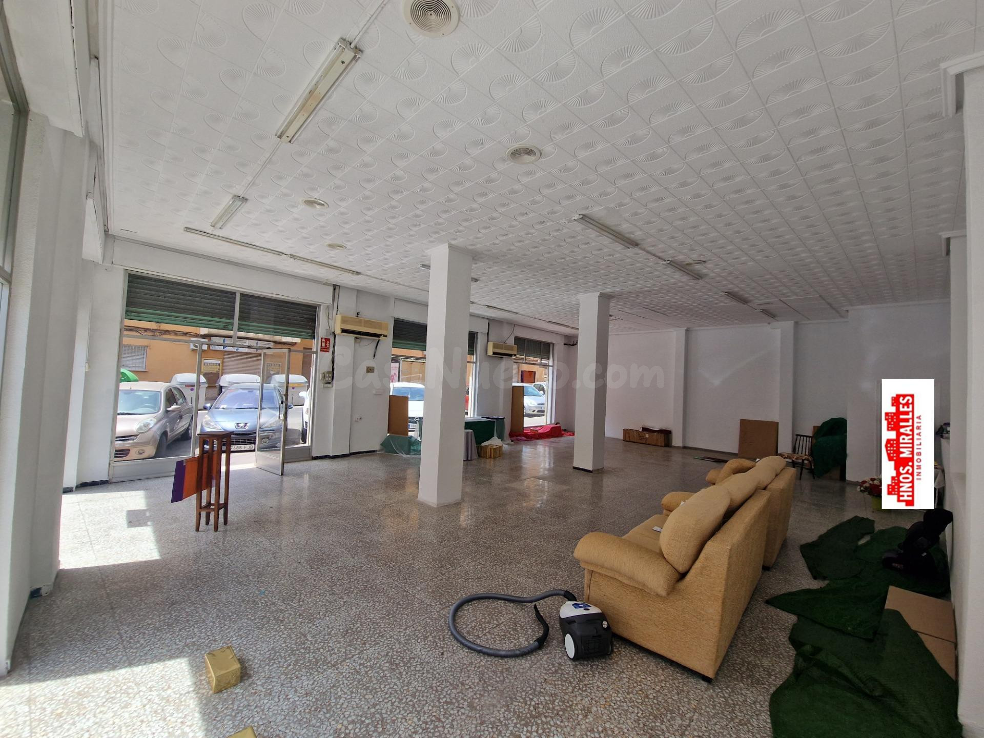 ¡¡ INTERESANTE LOCAL COMERCIAL DE ESQUINA CON CINCO ESCAPARA - foto 5