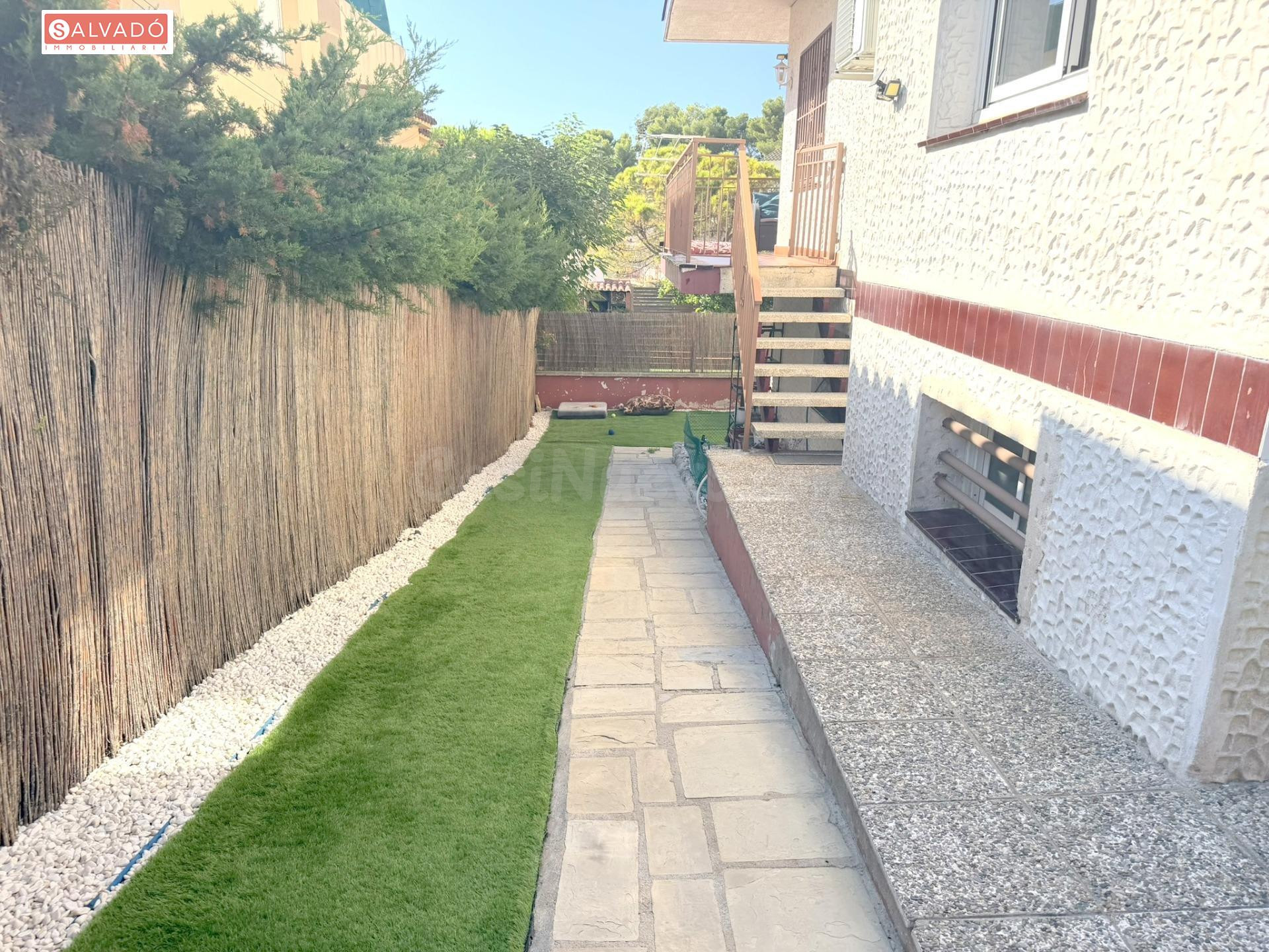 ¡PLANTA BAJA REFORMADA CON AMPLIA TERRAZA AJARDINADA A DOBLE - foto 2