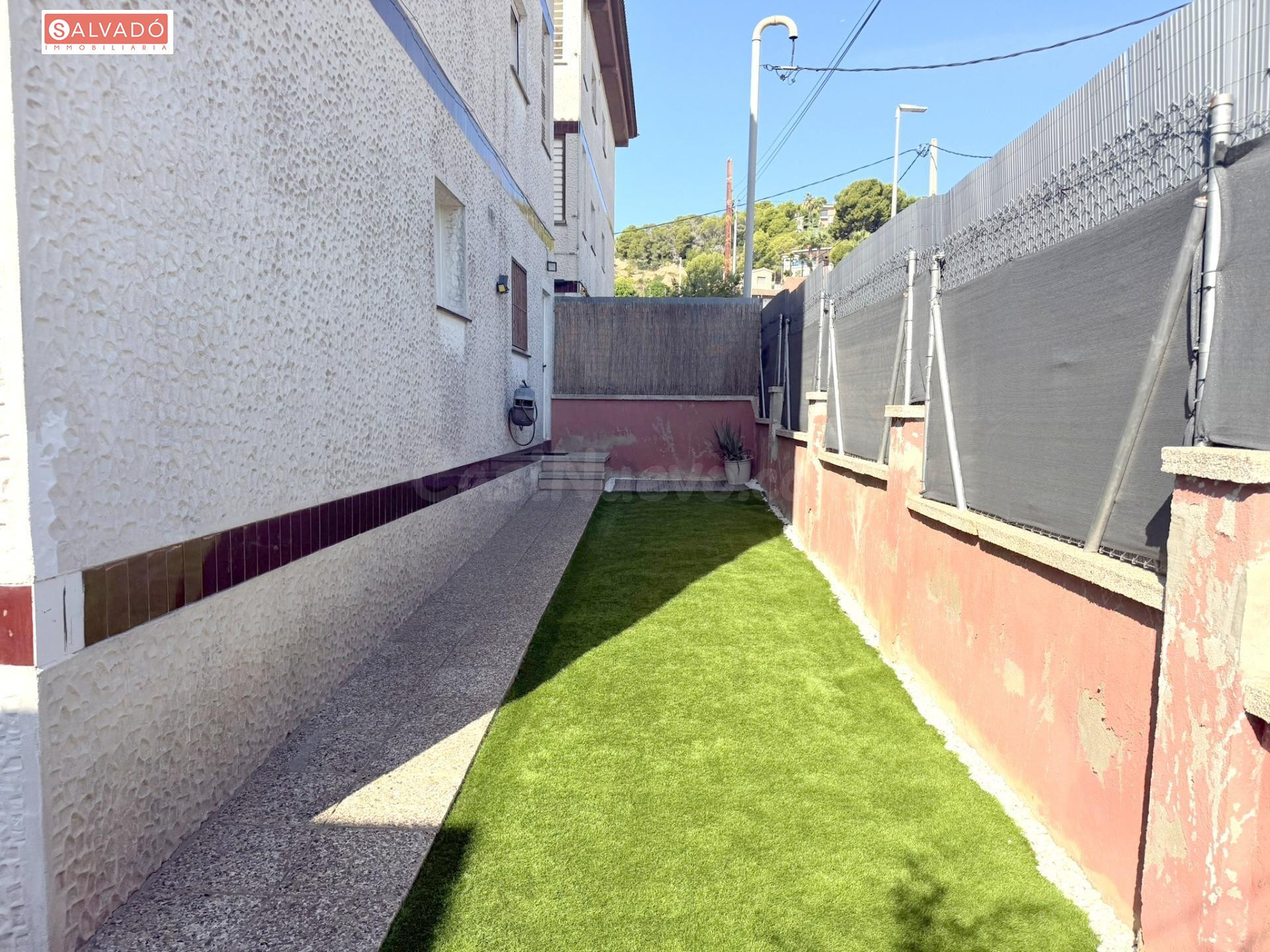 ¡PLANTA BAJA REFORMADA CON AMPLIA TERRAZA AJARDINADA A DOBLE - foto 3