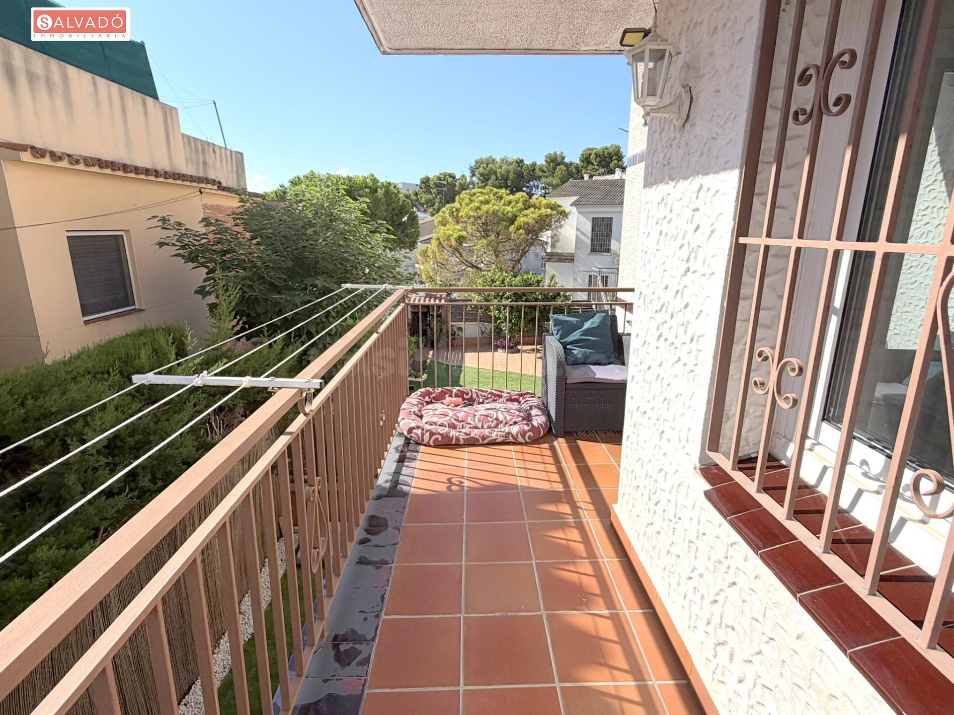 ¡PLANTA BAJA REFORMADA CON AMPLIA TERRAZA AJARDINADA A DOBLE - foto 4