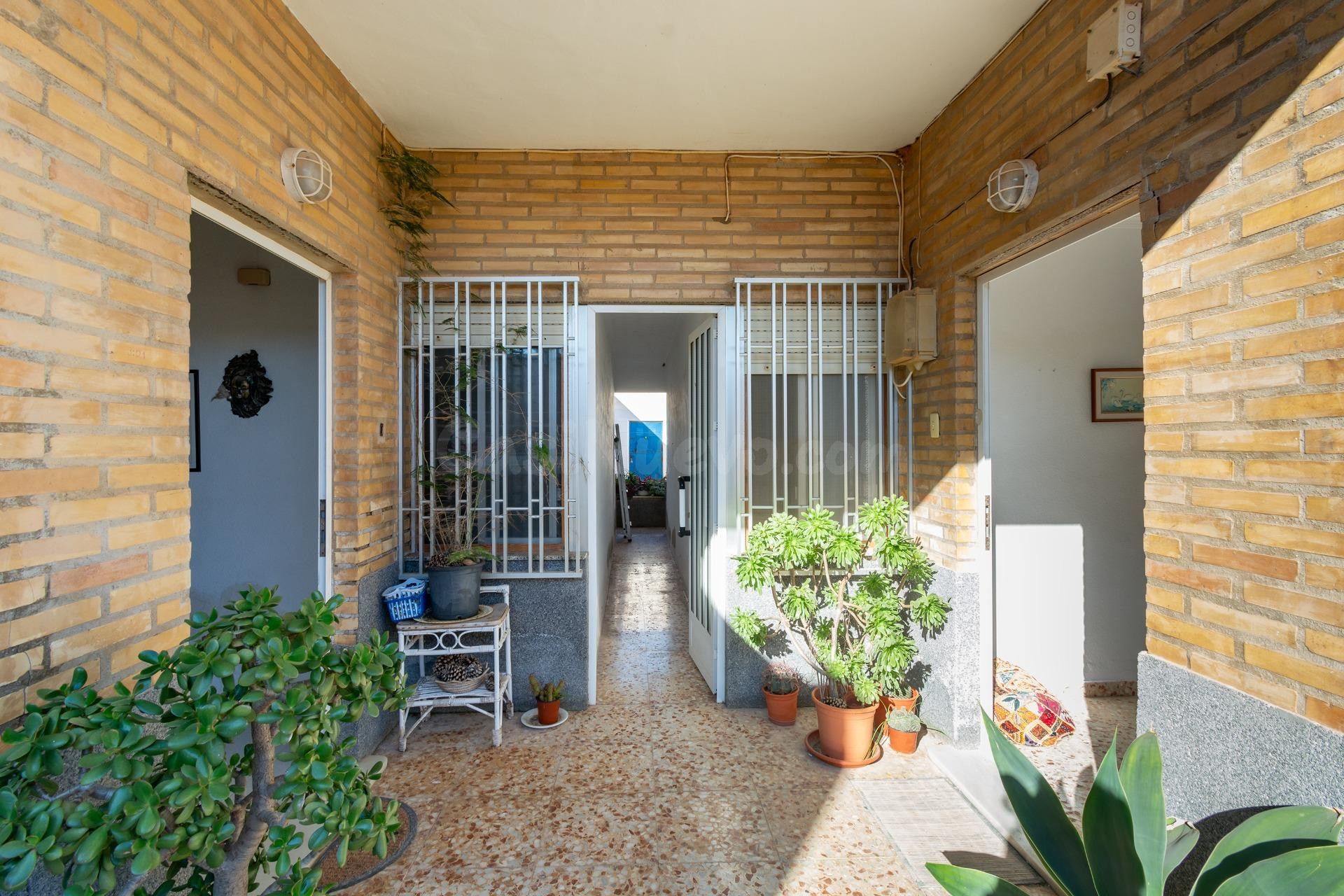 AMPLIA PROPIEDAD DE 269 m2 JUNTO AL NUEVO PASEO (PLAYA HONDA - foto 2