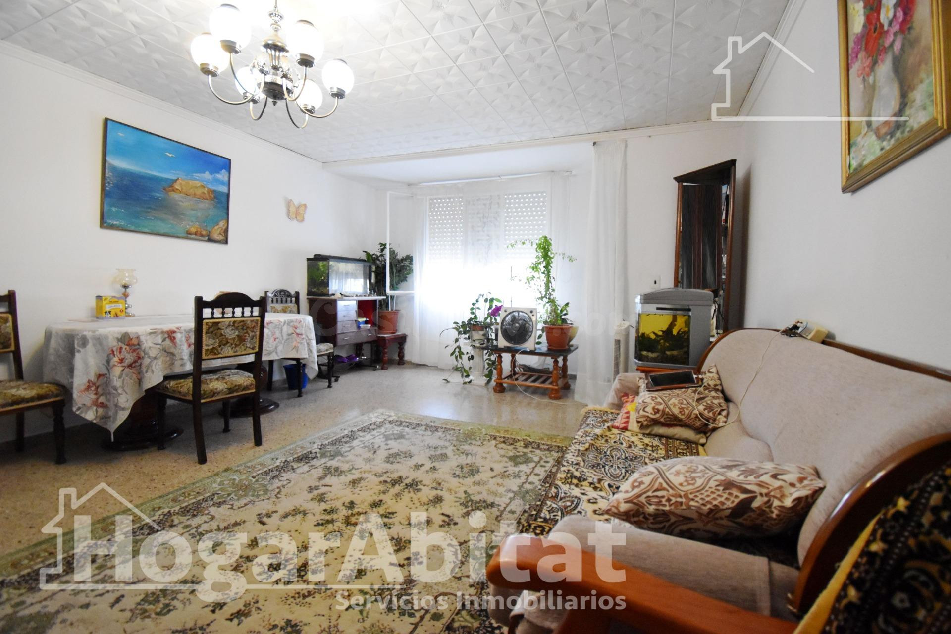 ¡4 DORMITORIOS! MUY AMPLIO CON BALCÓN EN EL CENTRO - foto 4