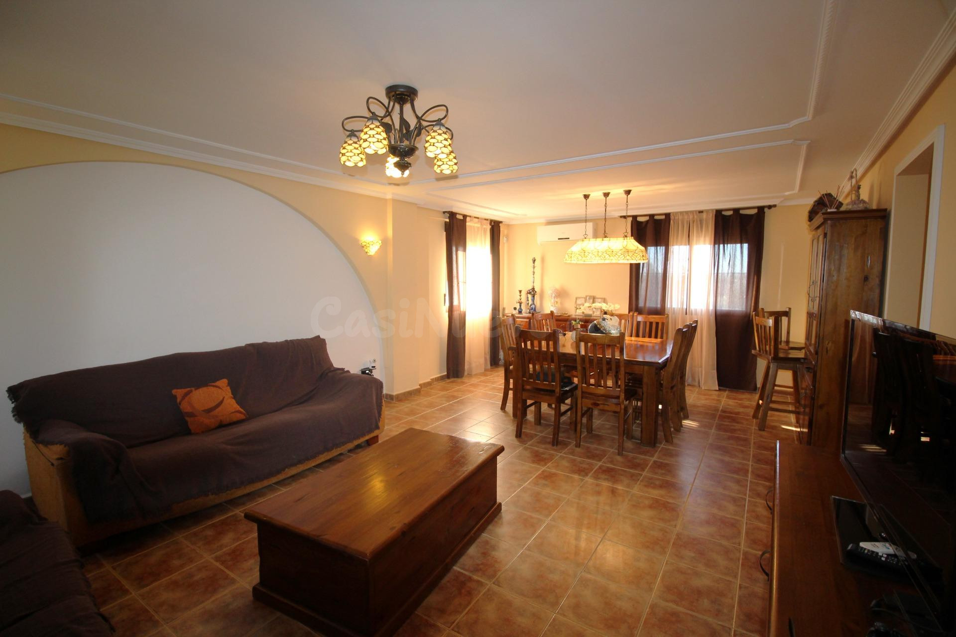 Exclusivo Chalet Independiente con Amplia Parcela de Oportun